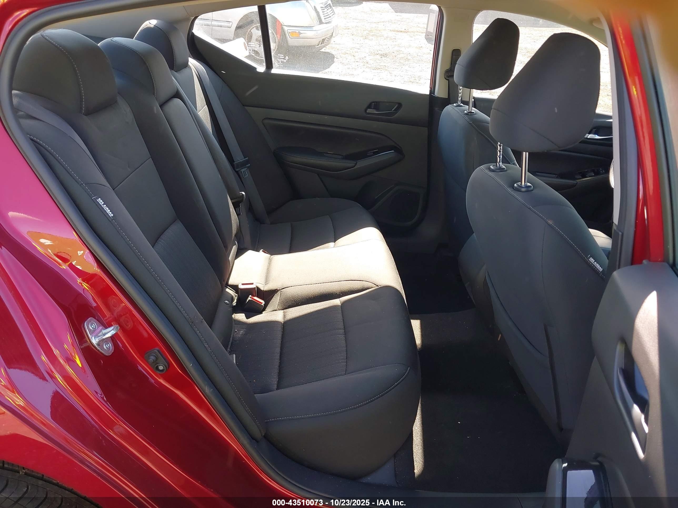 NISSAN ALTIMA image 8