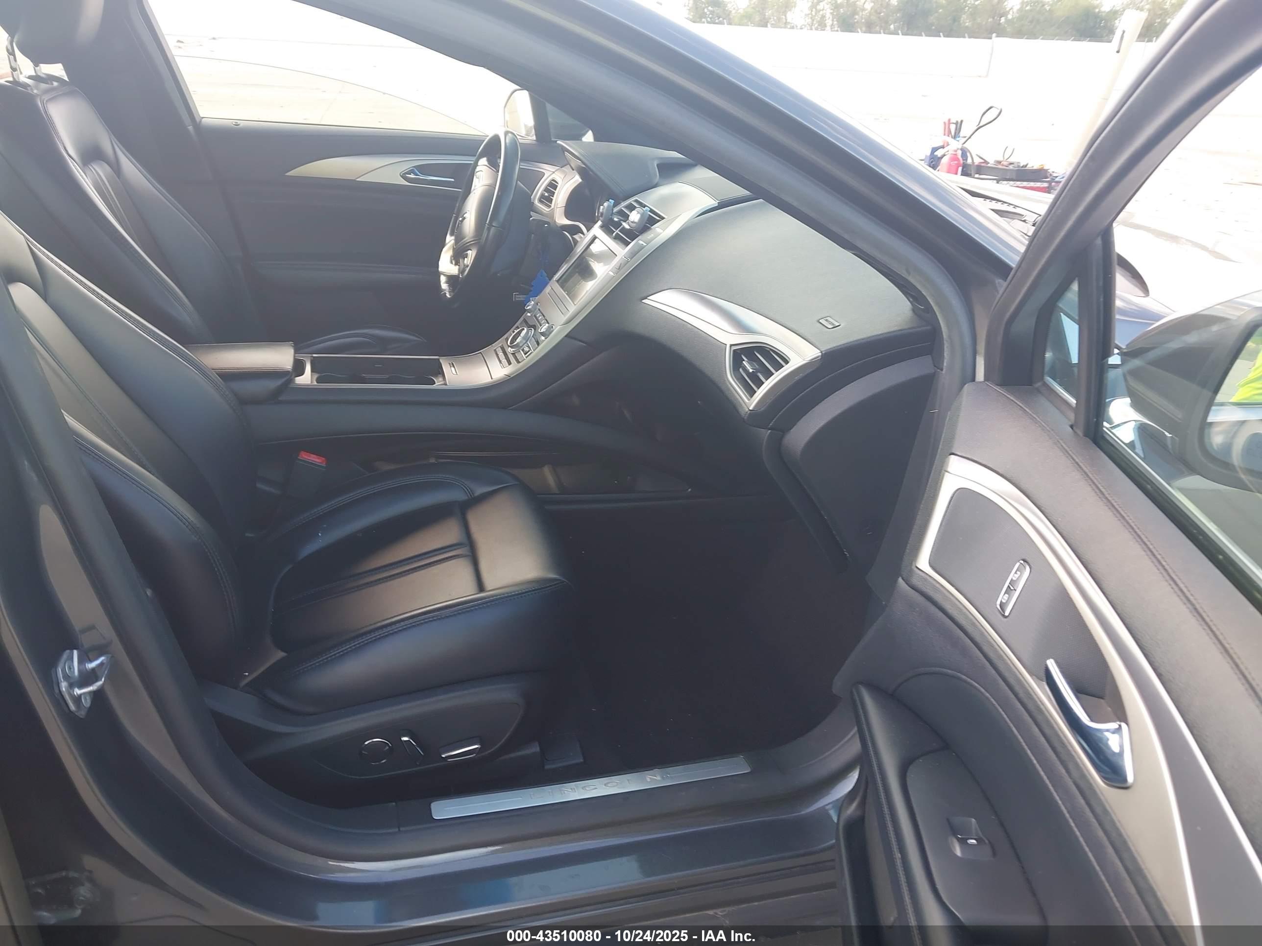 LINCOLN MKZ image 5