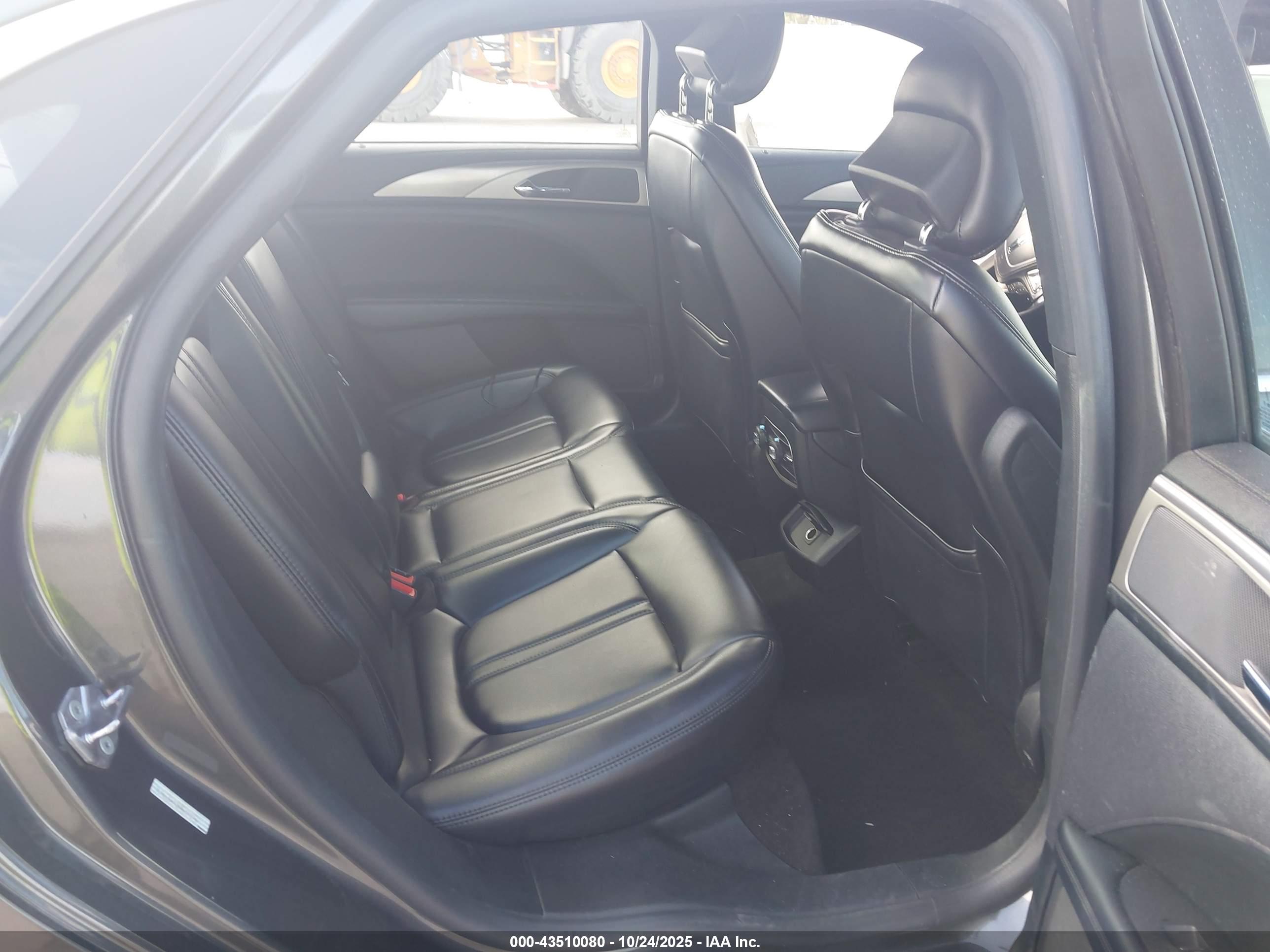 LINCOLN MKZ image 8