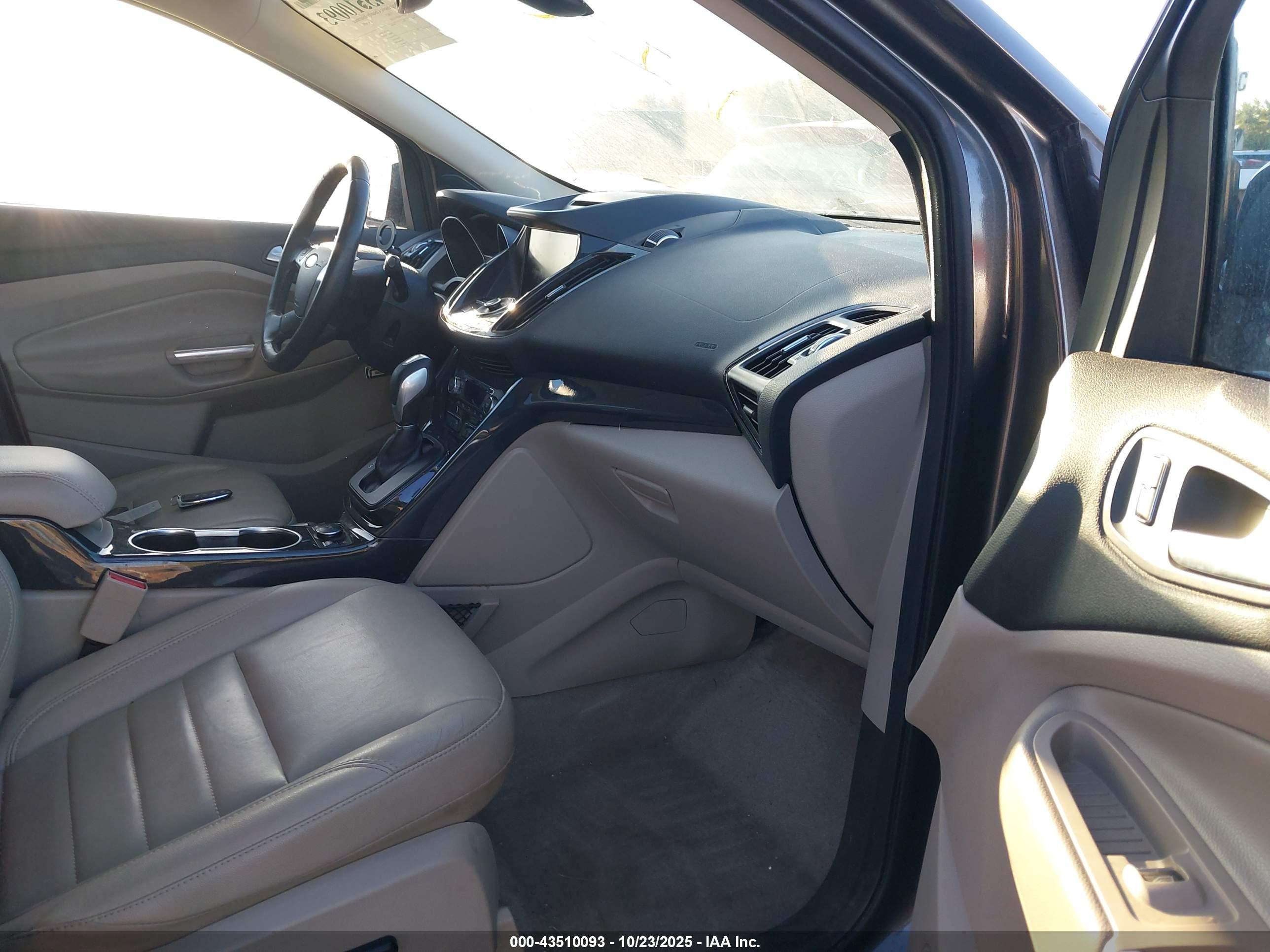 FORD ESCAPE image 5