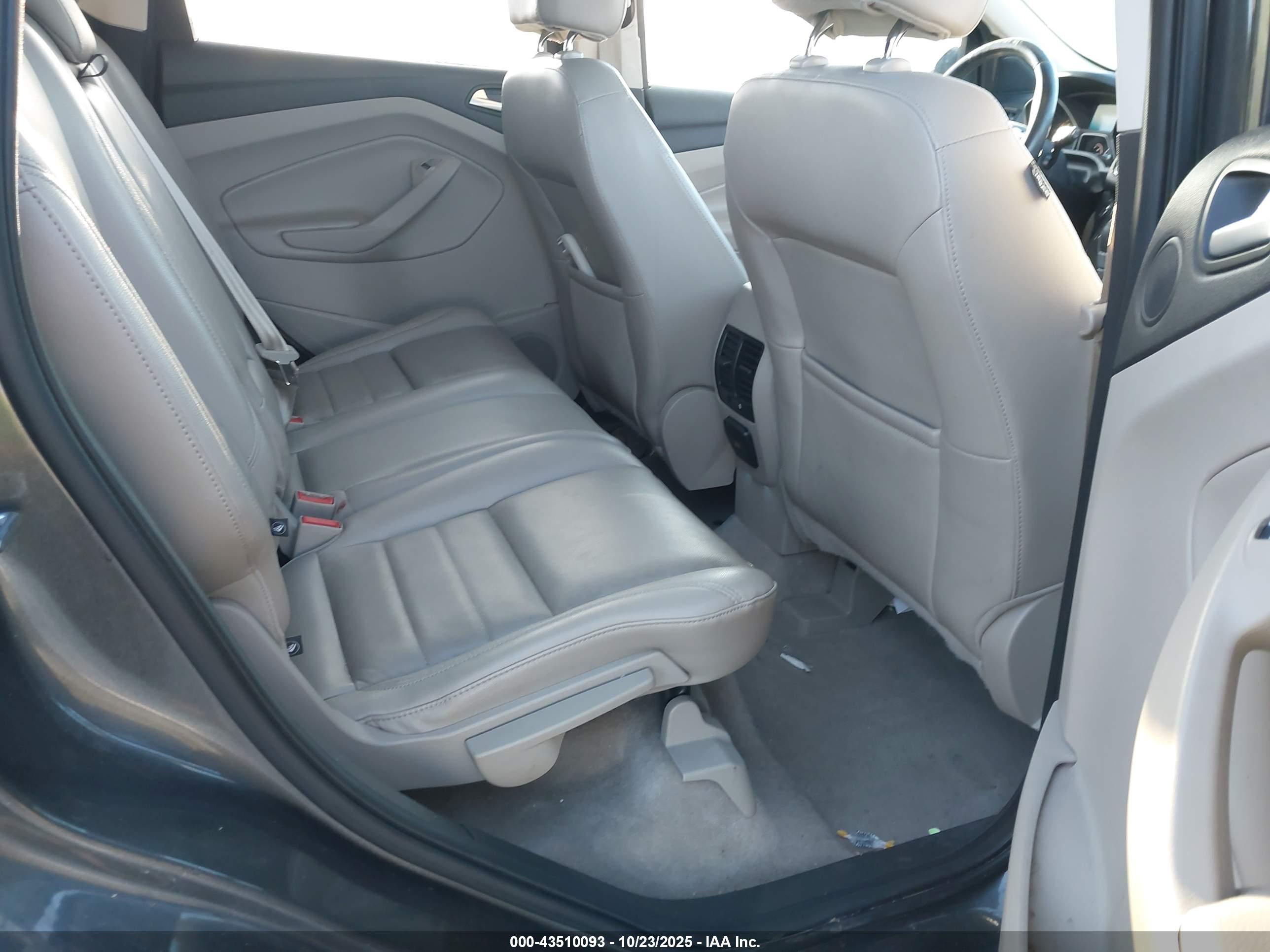FORD ESCAPE image 8