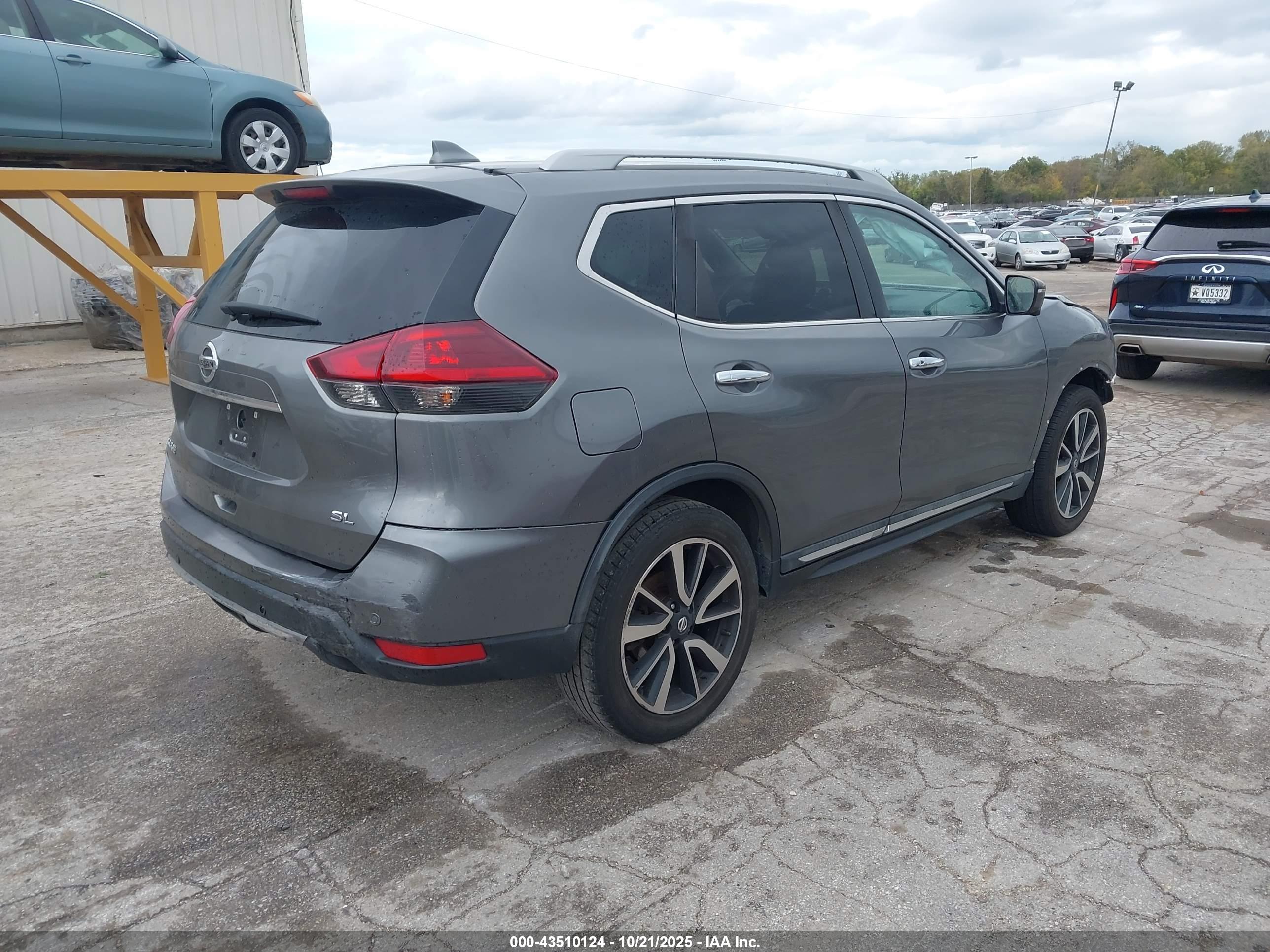 NISSAN ROGUE image 4