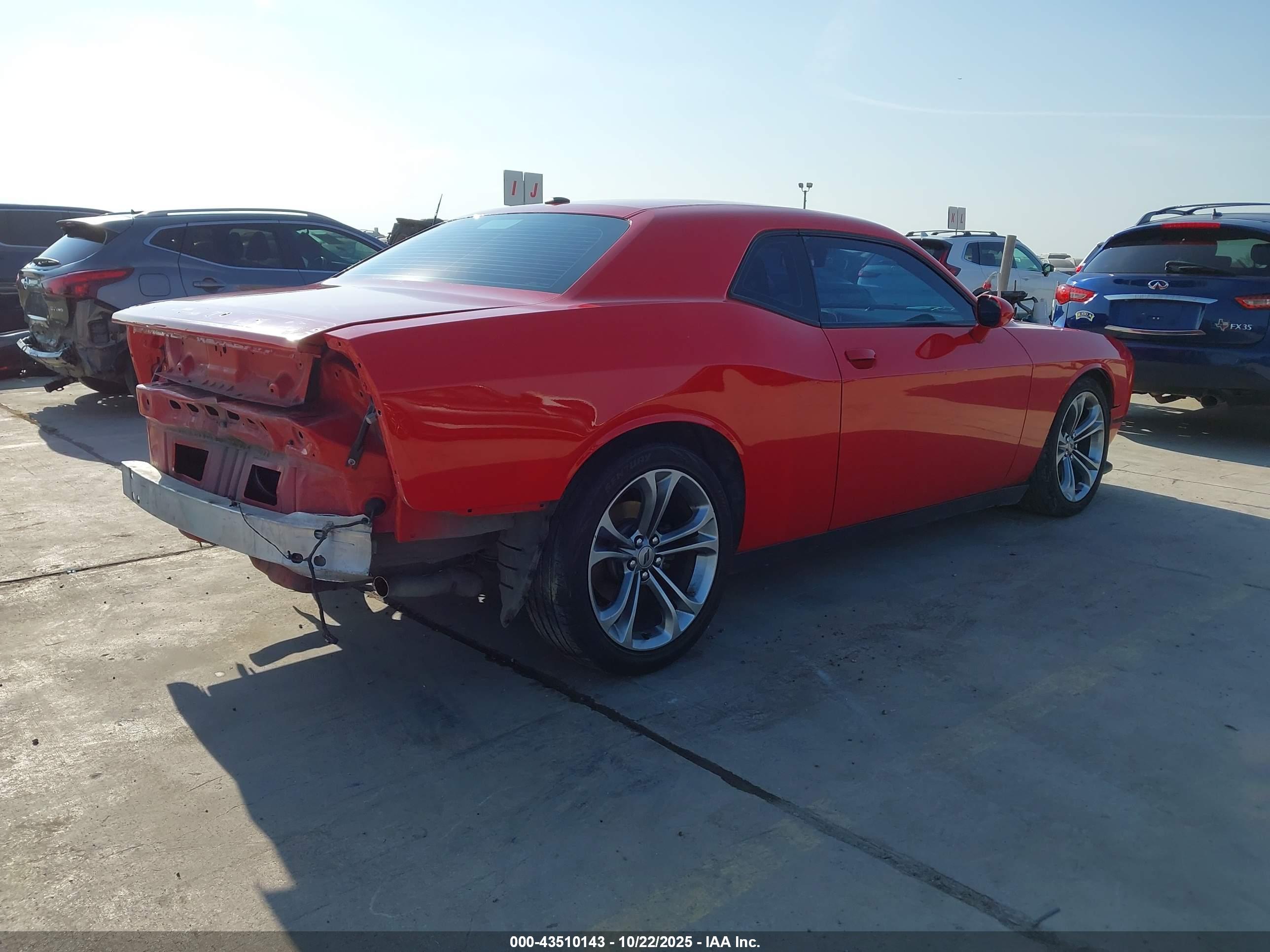 DODGE CHALLENGER image 4