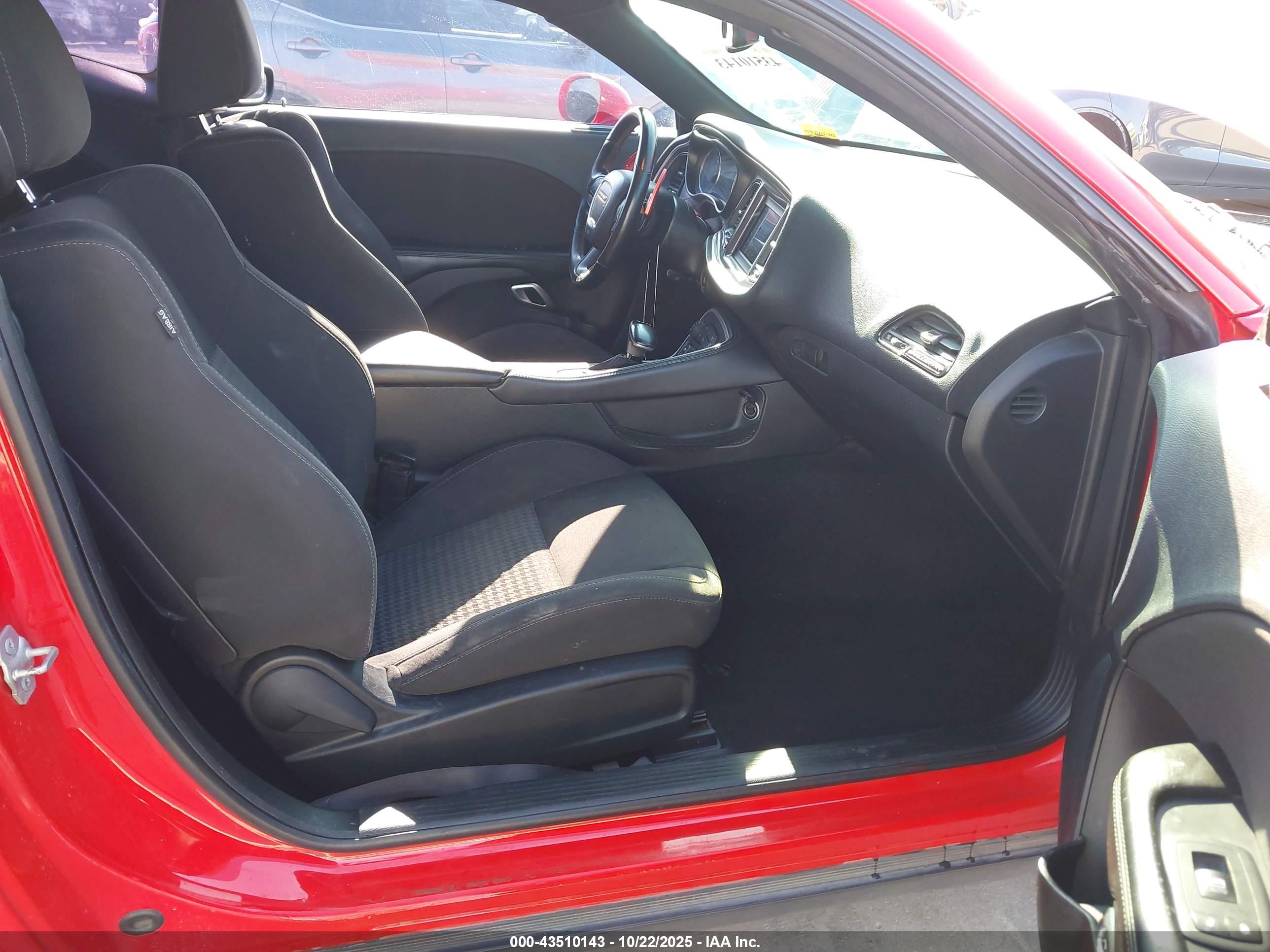 DODGE CHALLENGER image 5