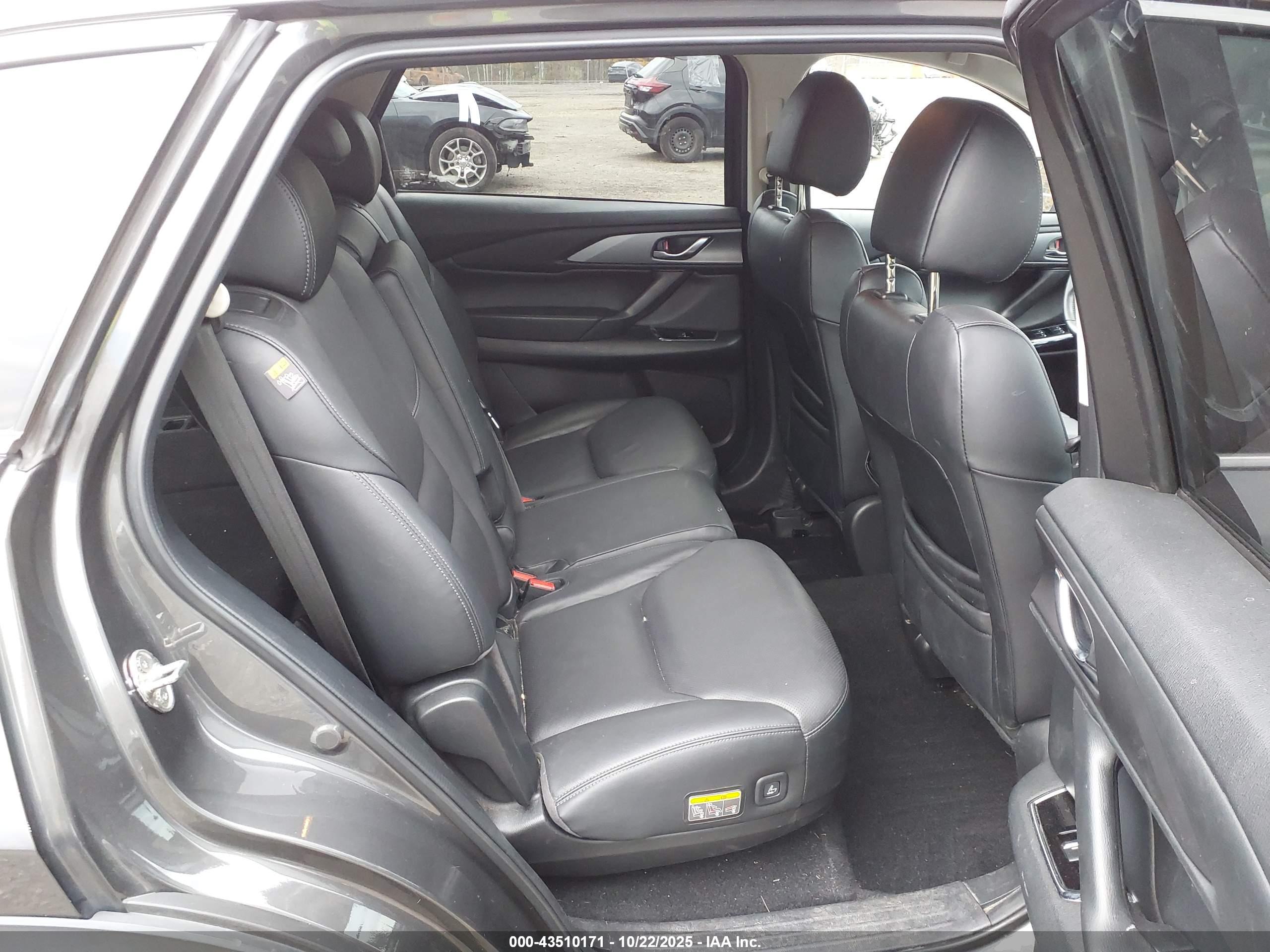 MAZDA CX-9 image 8