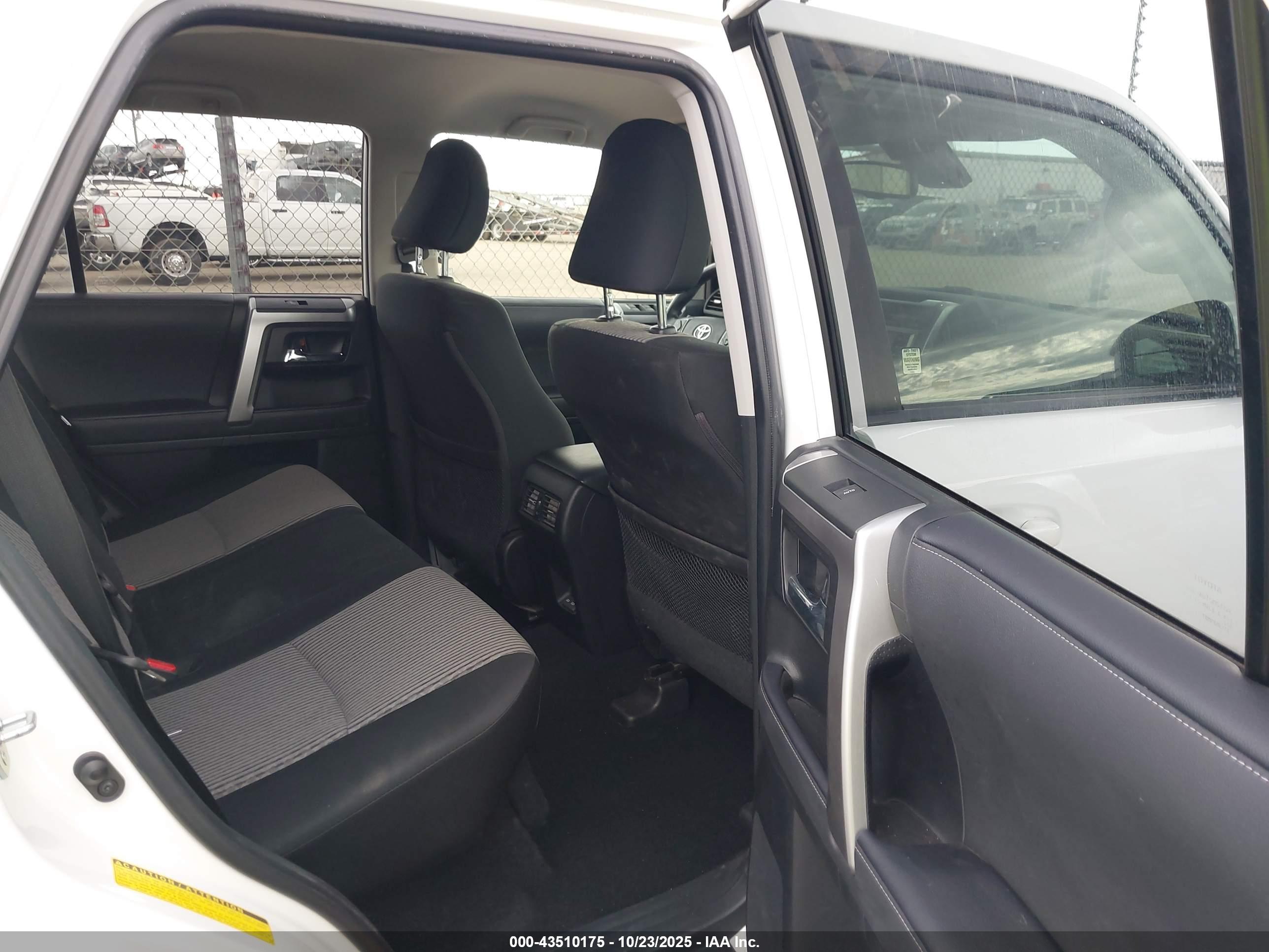 TOYOTA 4RUNNER image 8