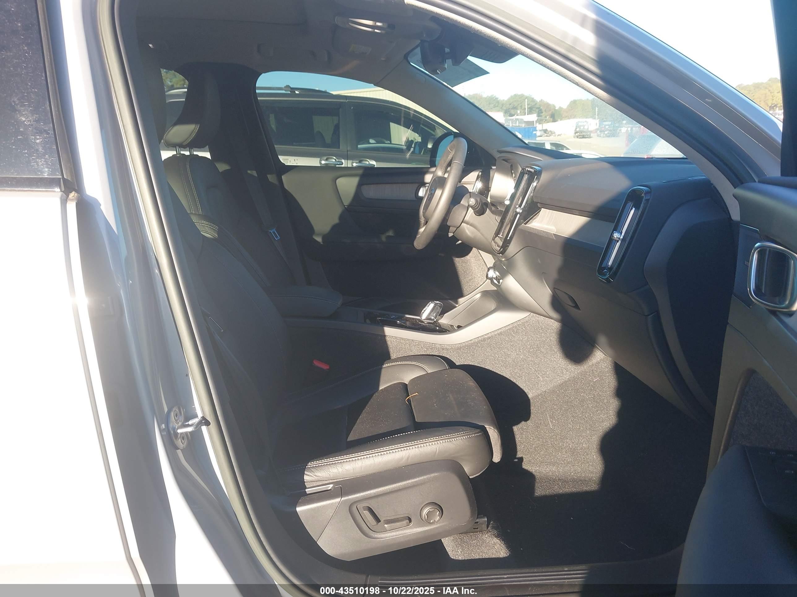 VOLVO XC40 image 5