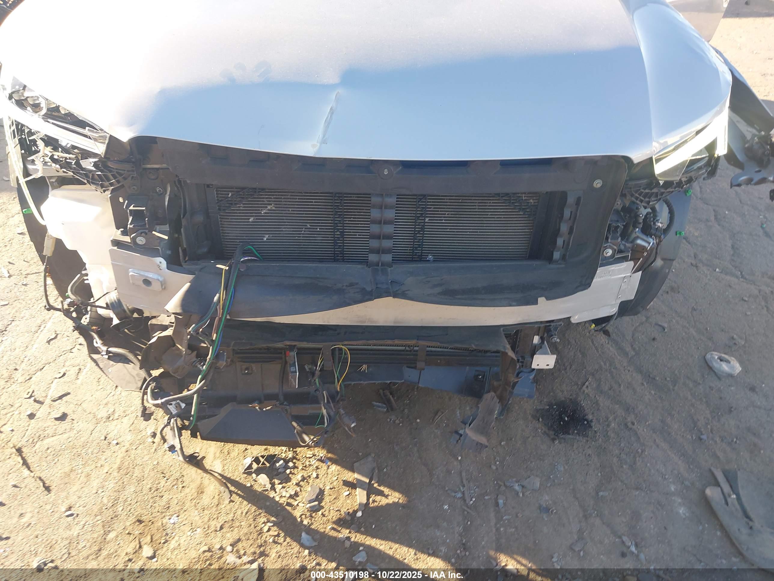 VOLVO XC40 image 6