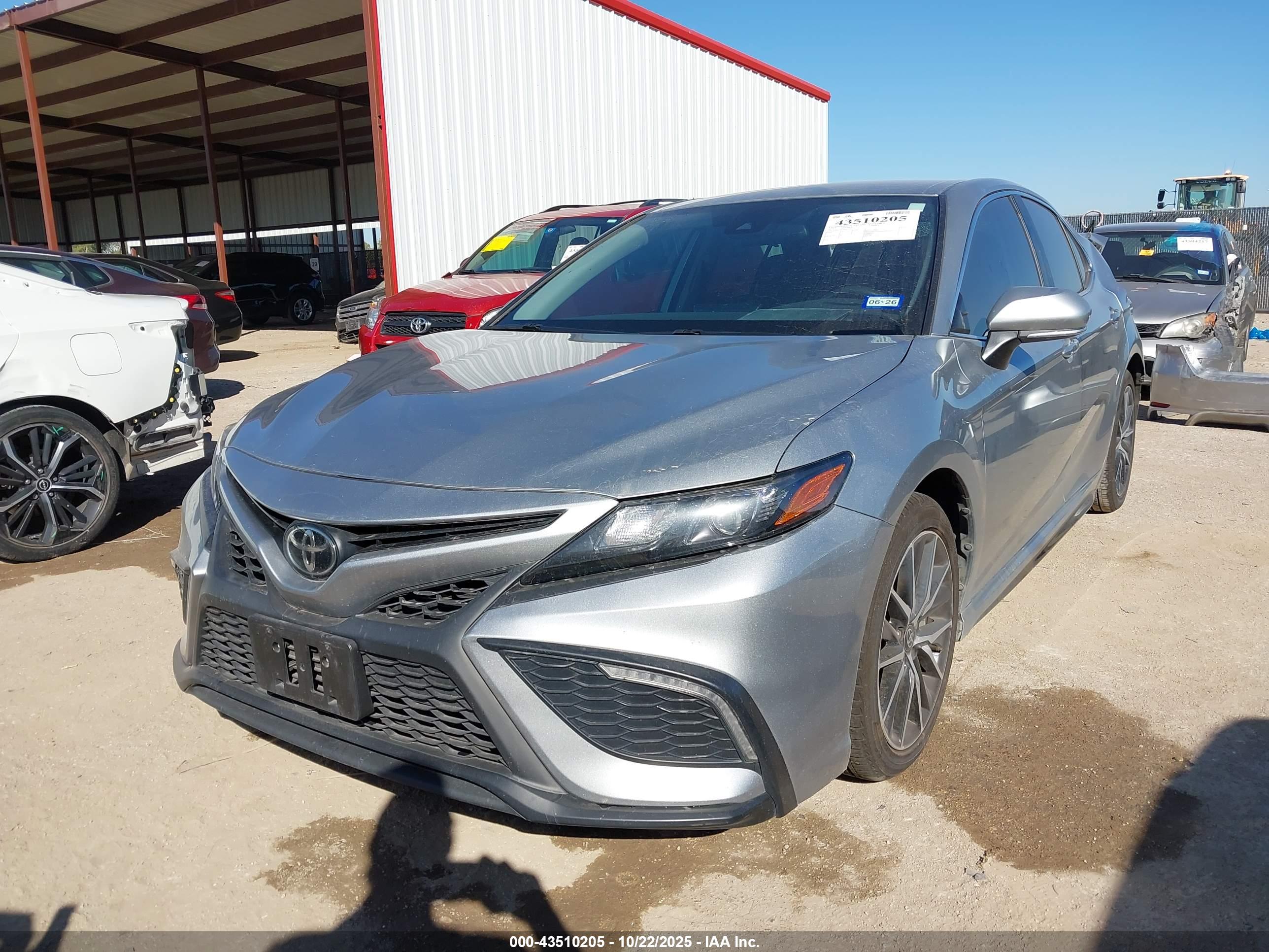 TOYOTA CAMRY image 2