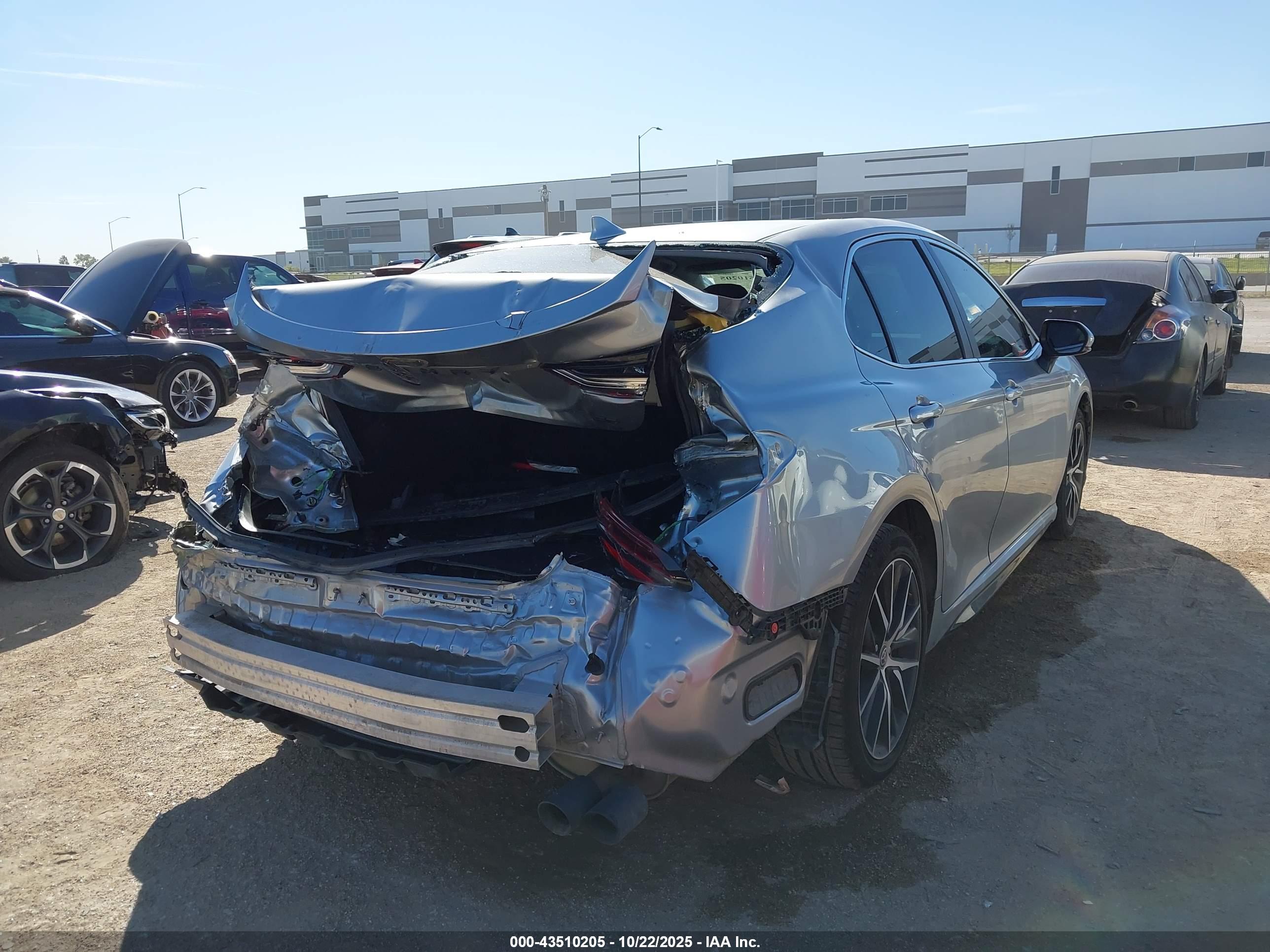 TOYOTA CAMRY image 4