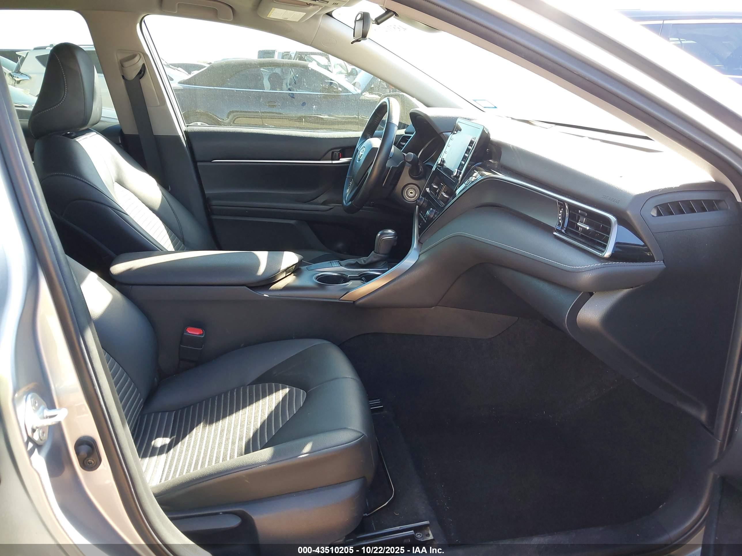 TOYOTA CAMRY image 5