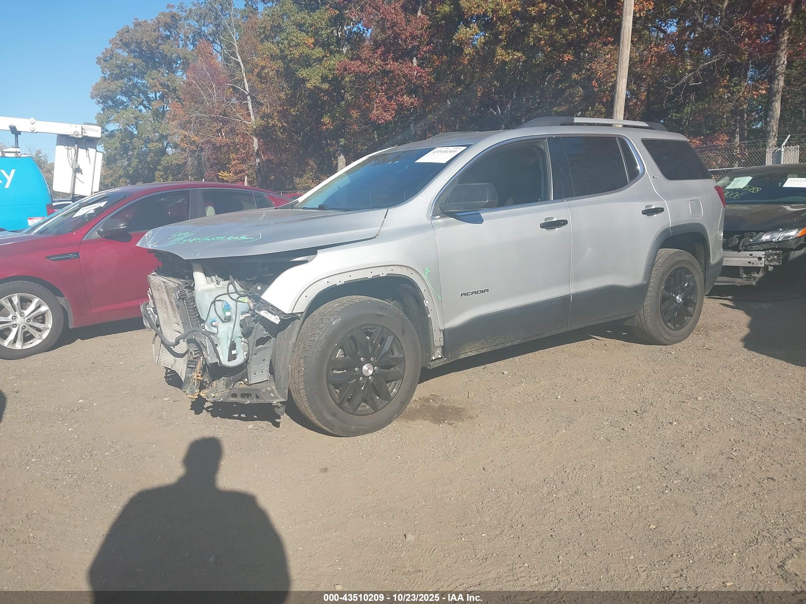 GMC ACADIA image 2