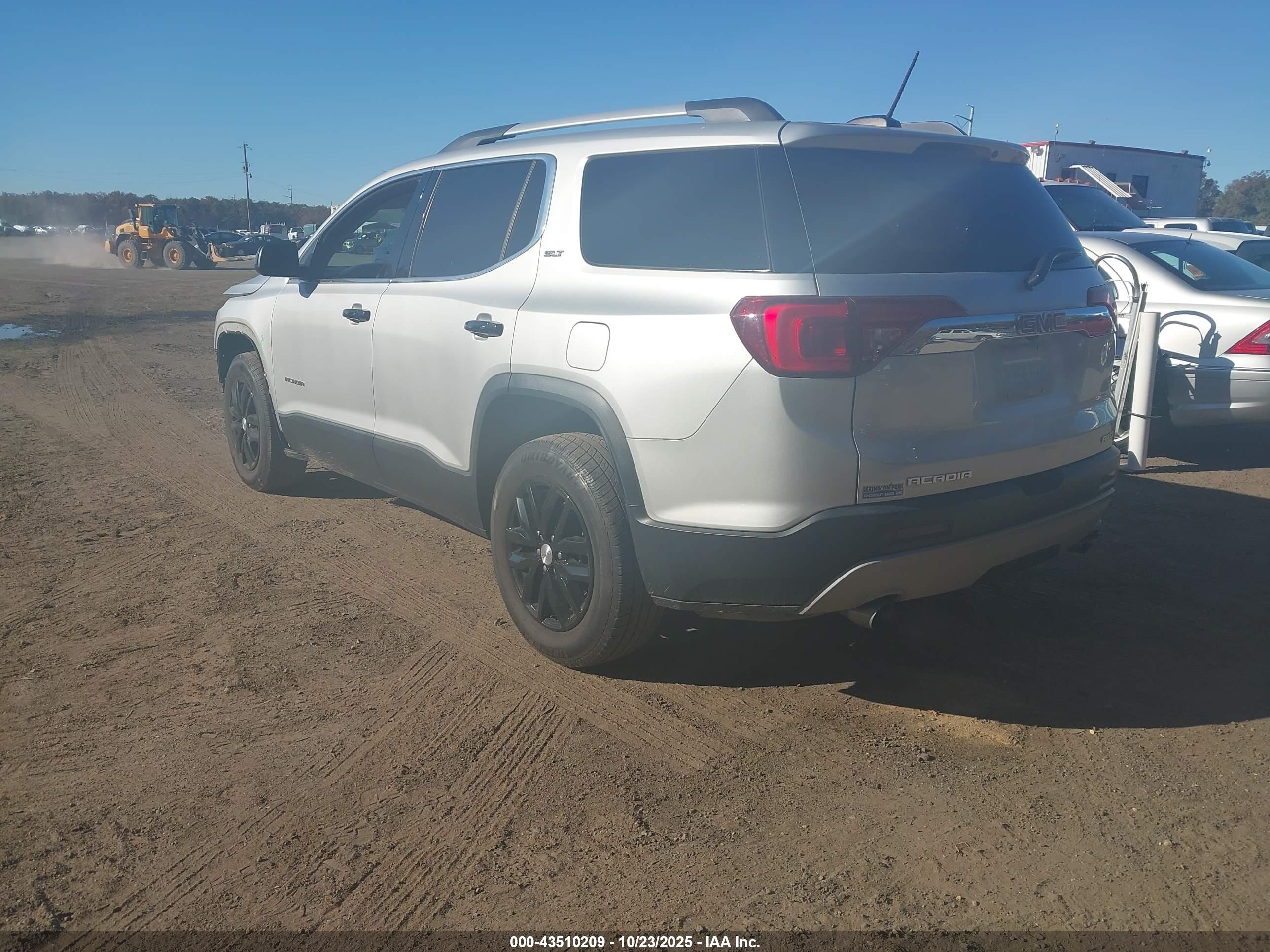 GMC ACADIA image 3