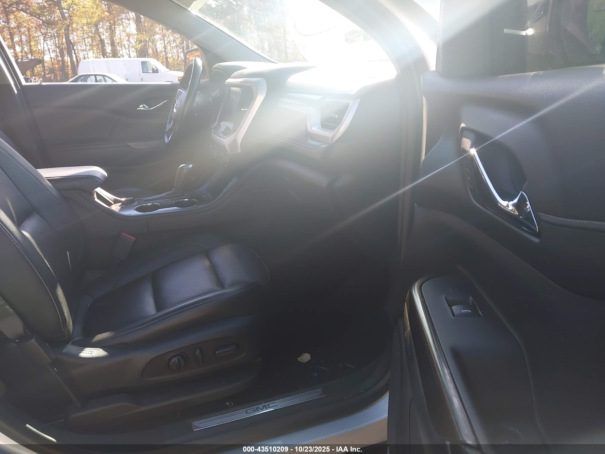 GMC ACADIA image 5