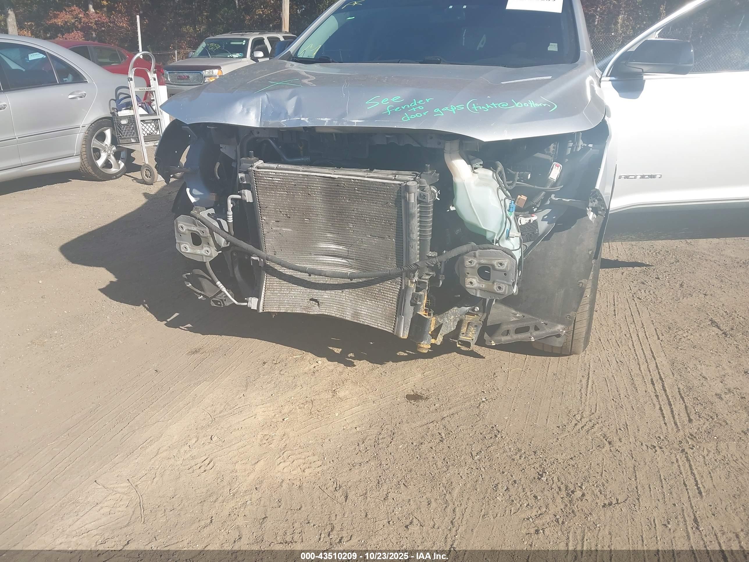 GMC ACADIA image 6