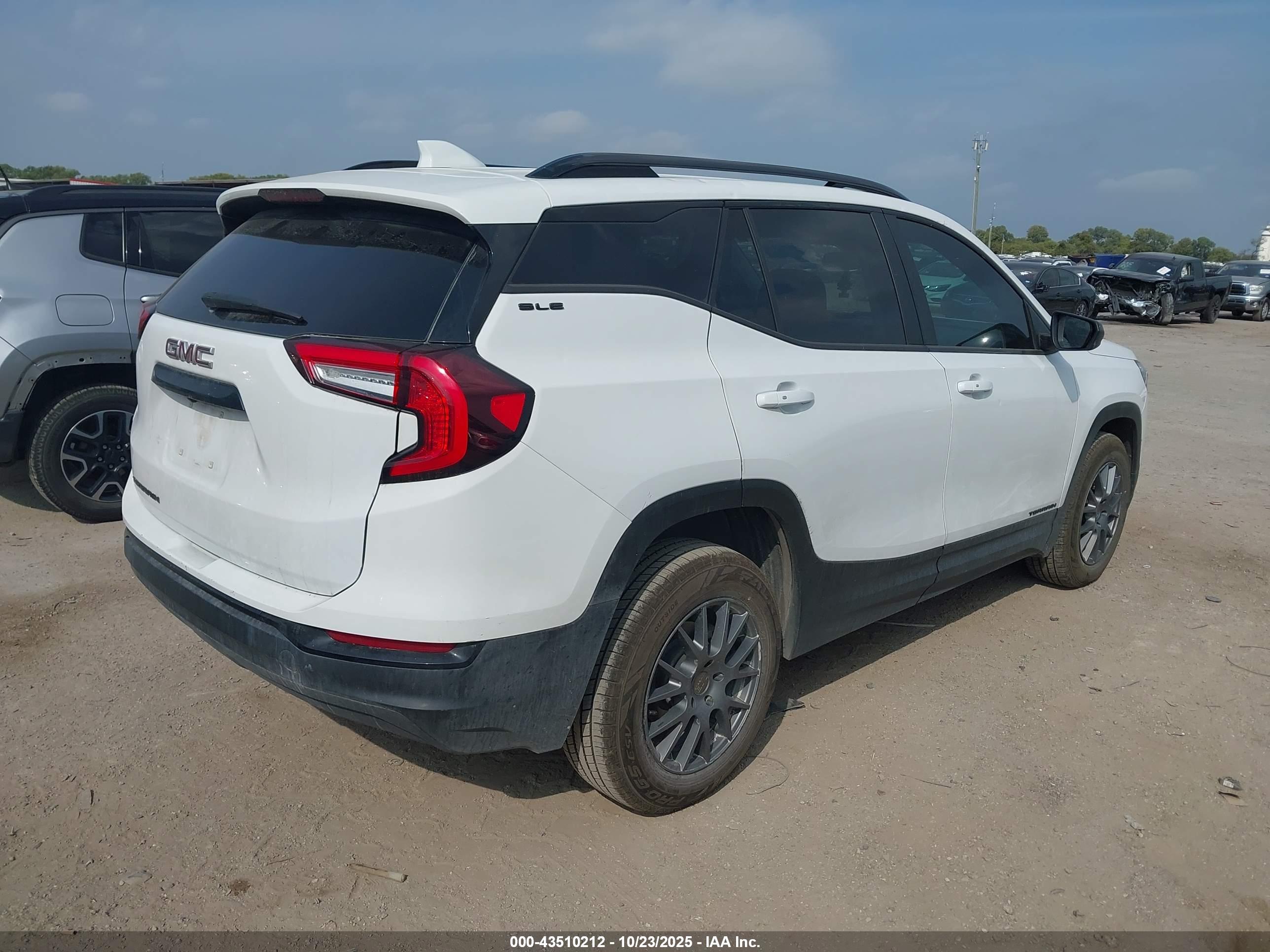 GMC TERRAIN image 4