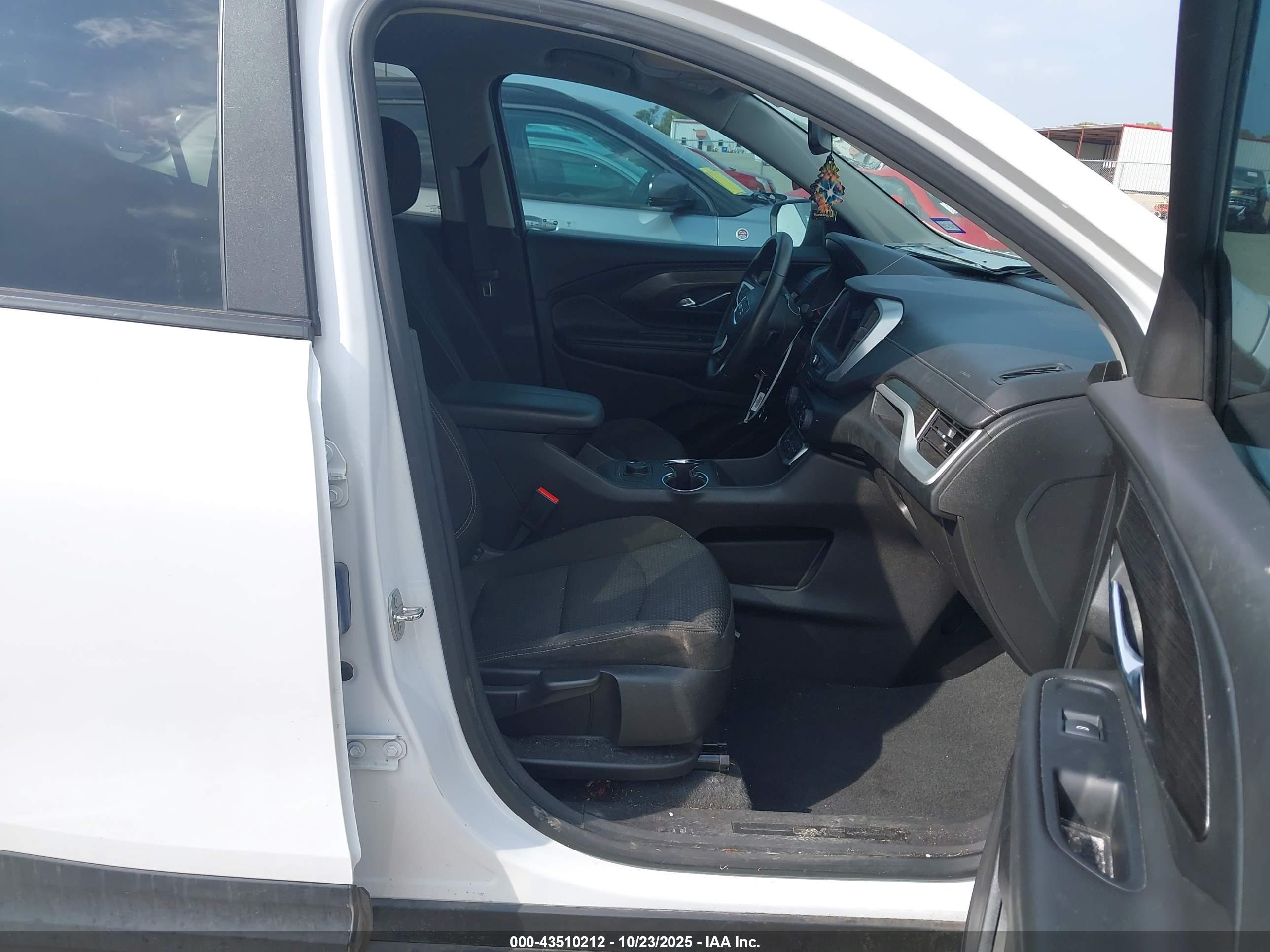 GMC TERRAIN image 5
