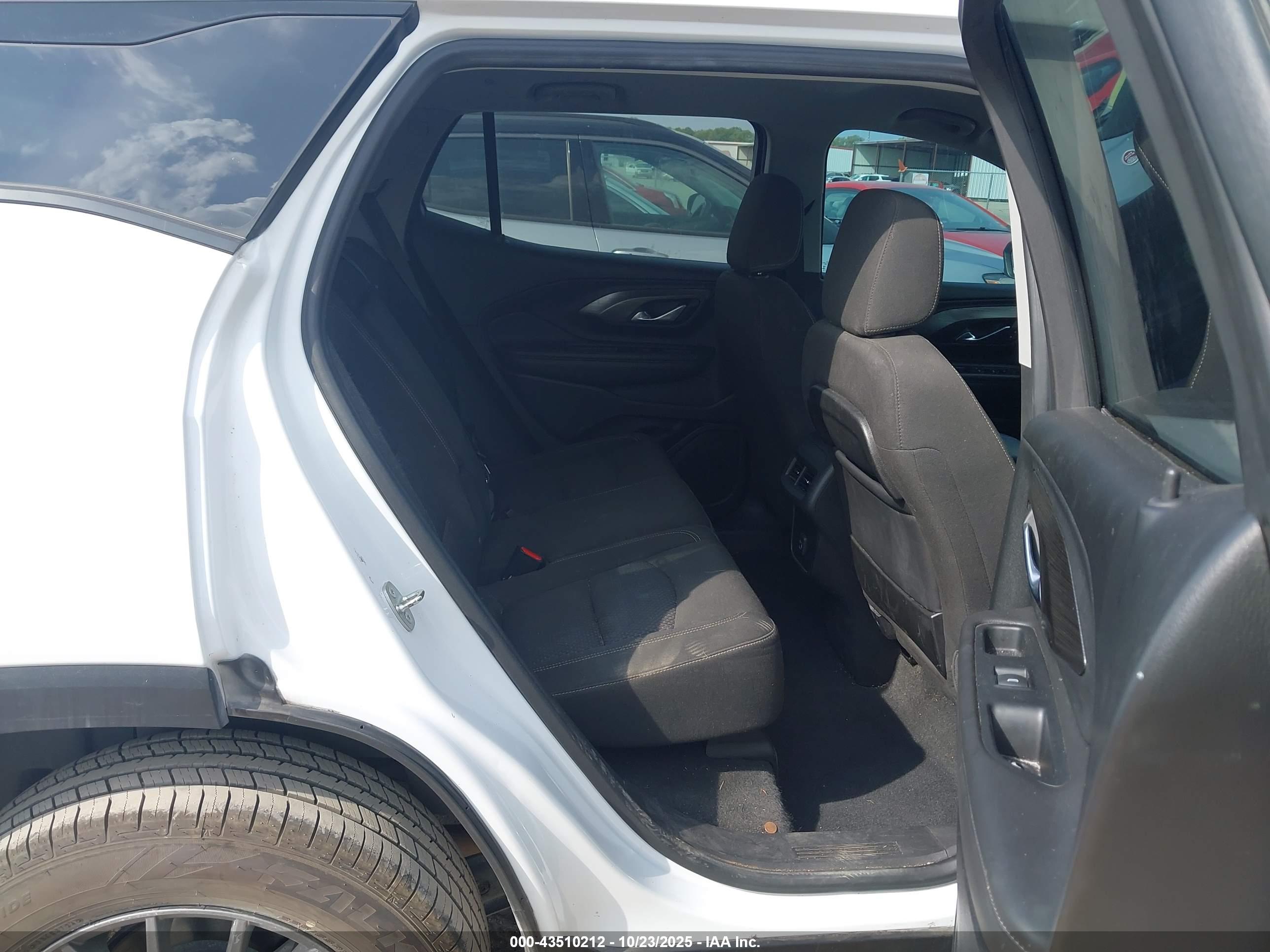 GMC TERRAIN image 8