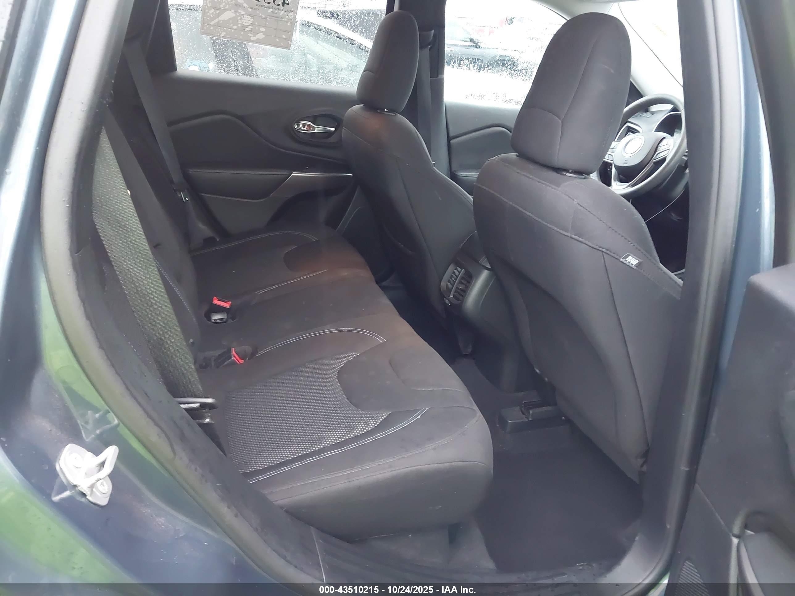 JEEP CHEROKEE image 8