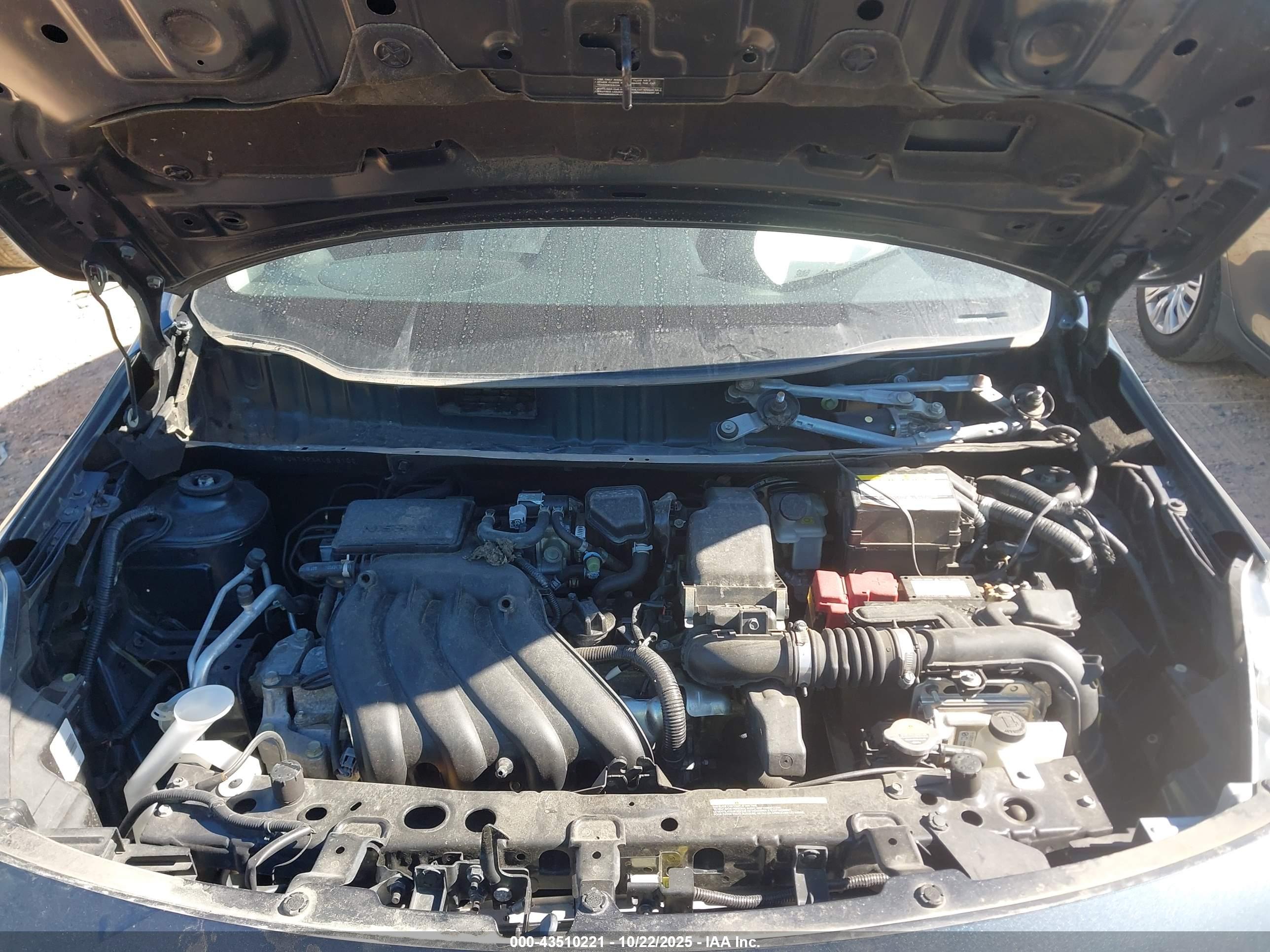 NISSAN VERSA image 10