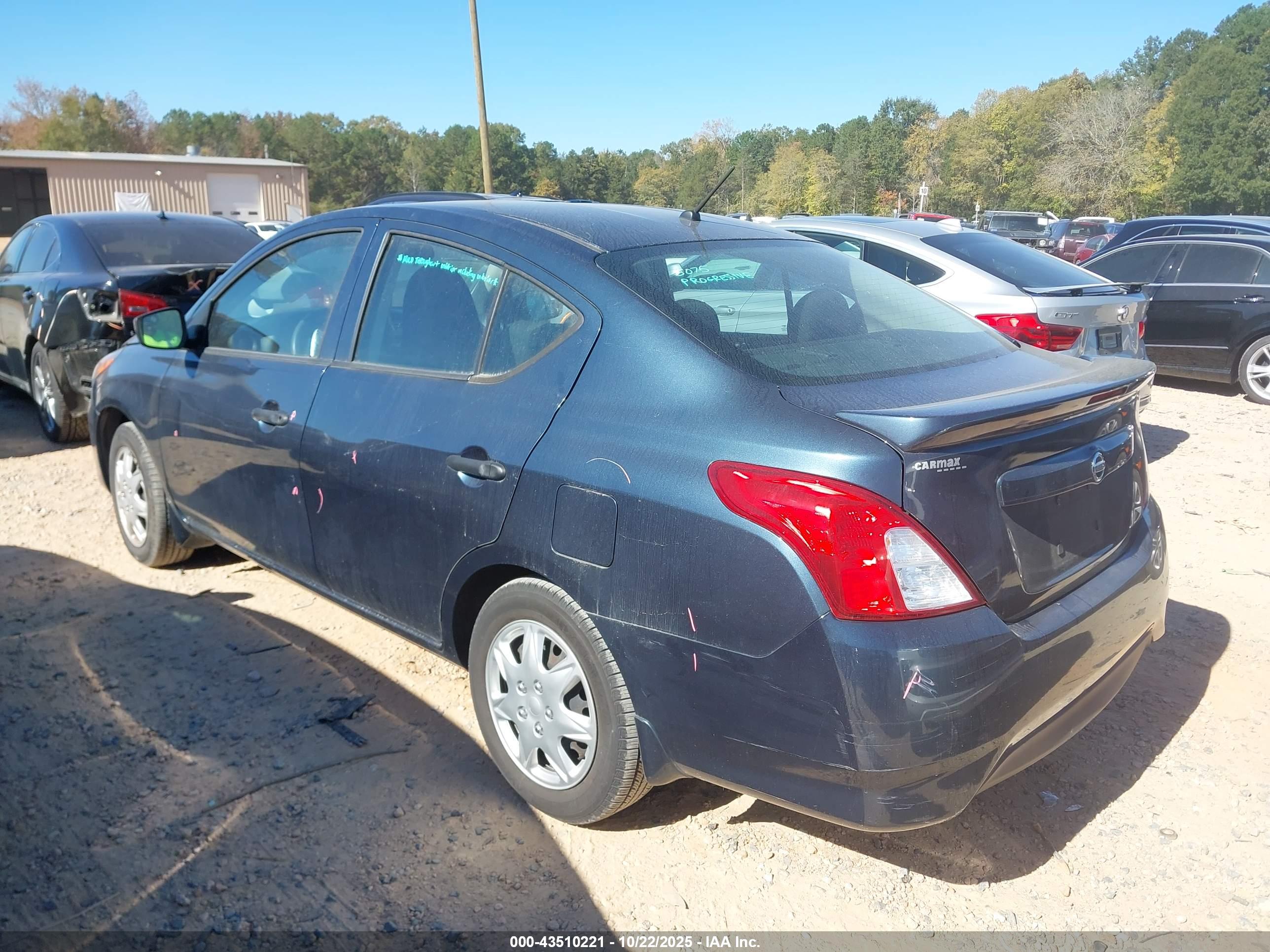 NISSAN VERSA image 3