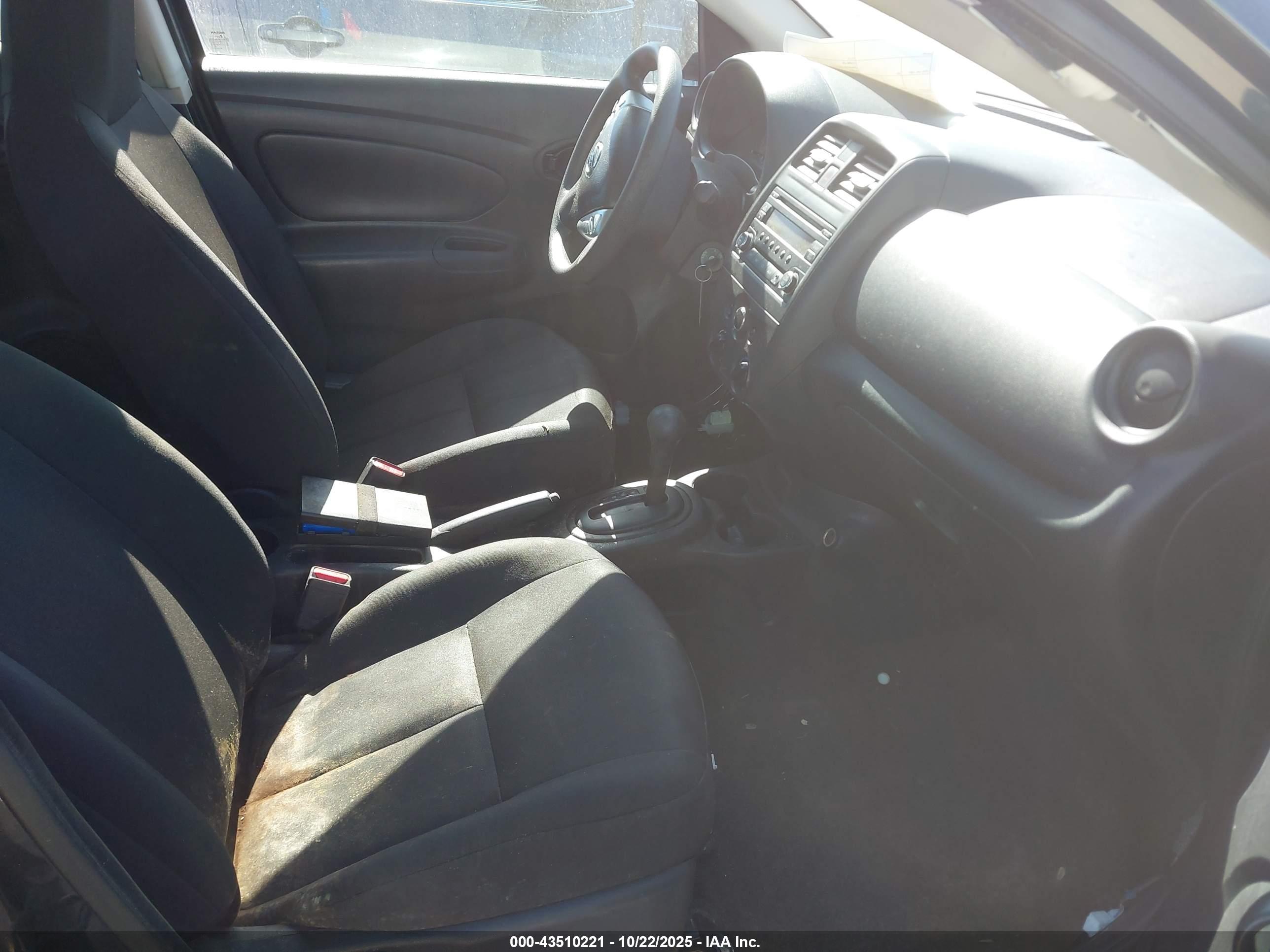 NISSAN VERSA image 5