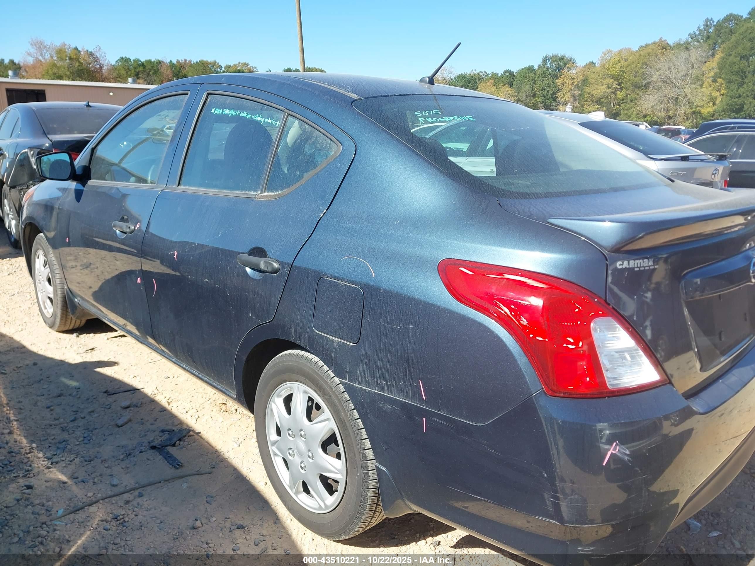 NISSAN VERSA image 6