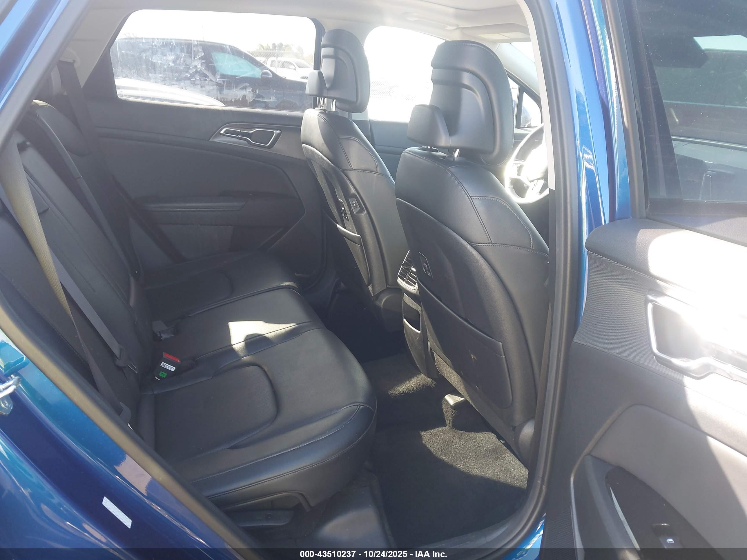 KIA SPORTAGE image 8