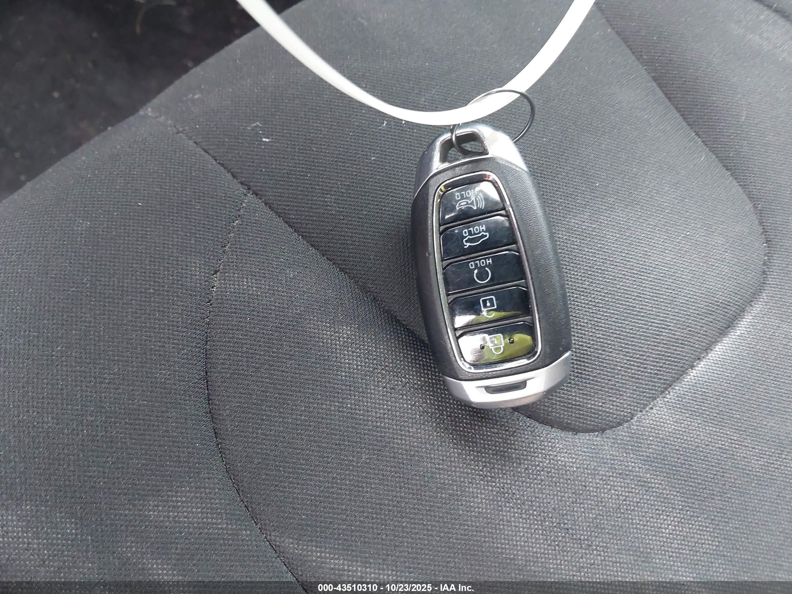 HYUNDAI ELANTRA image 11