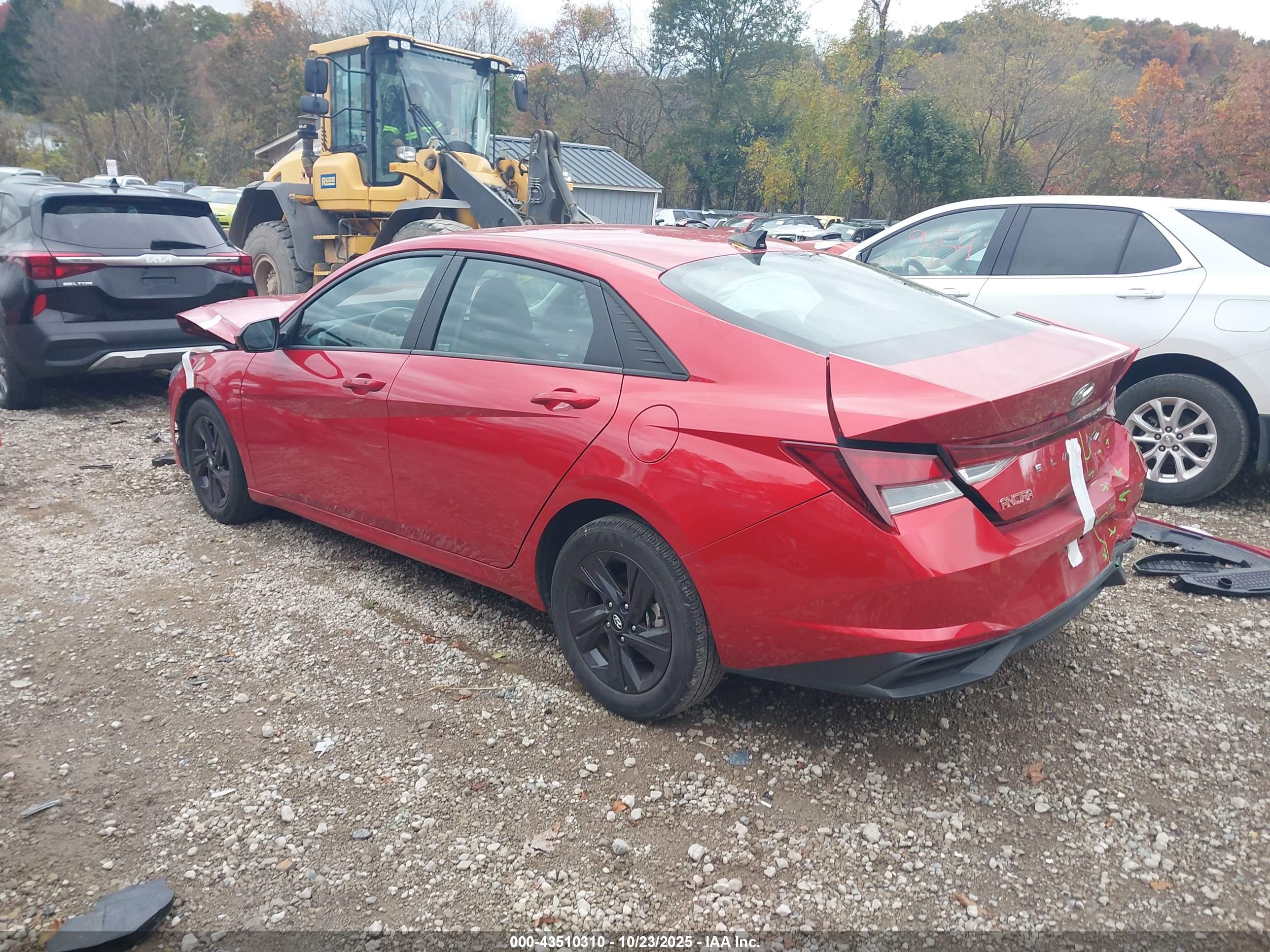 HYUNDAI ELANTRA image 3