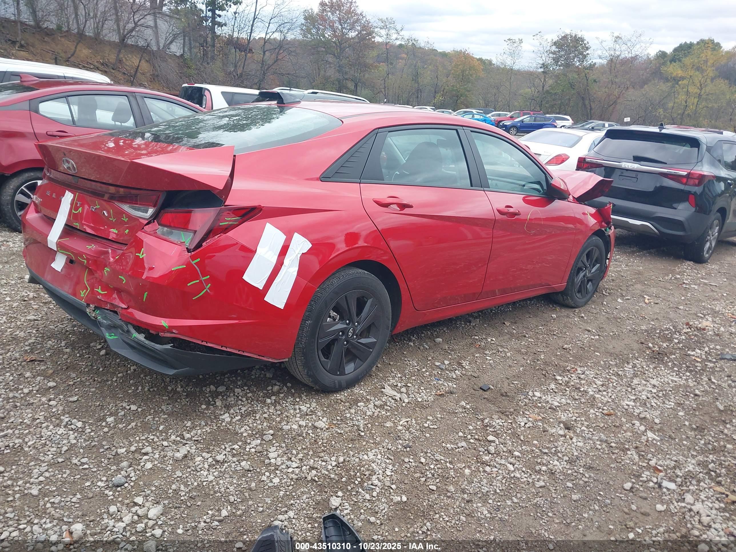 HYUNDAI ELANTRA image 4
