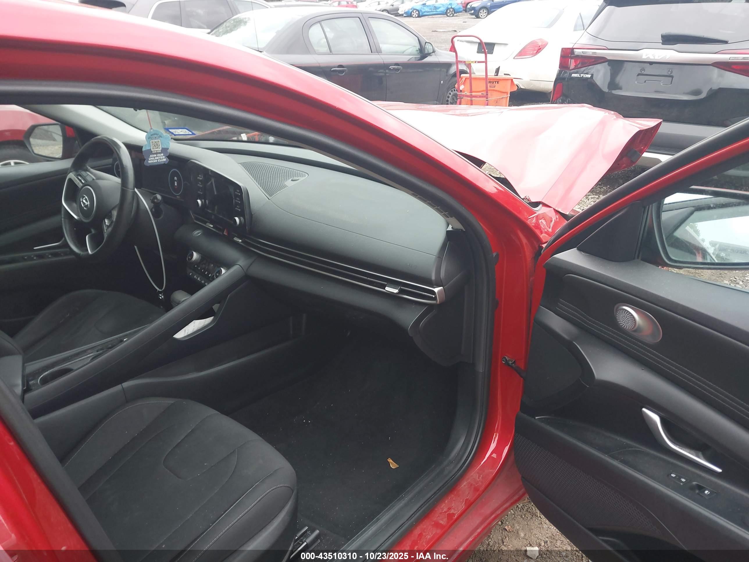 HYUNDAI ELANTRA image 5