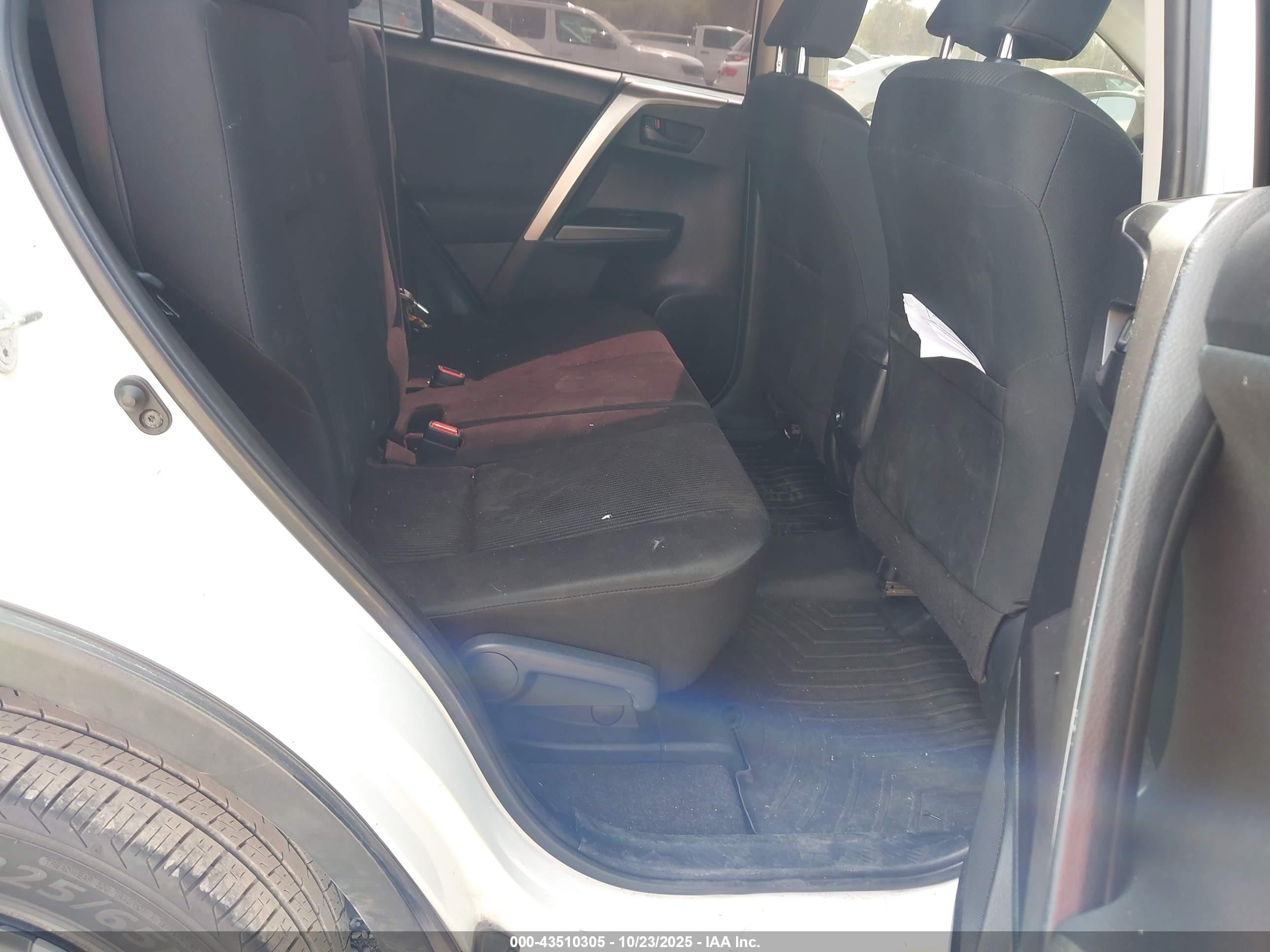 TOYOTA RAV4 image 8