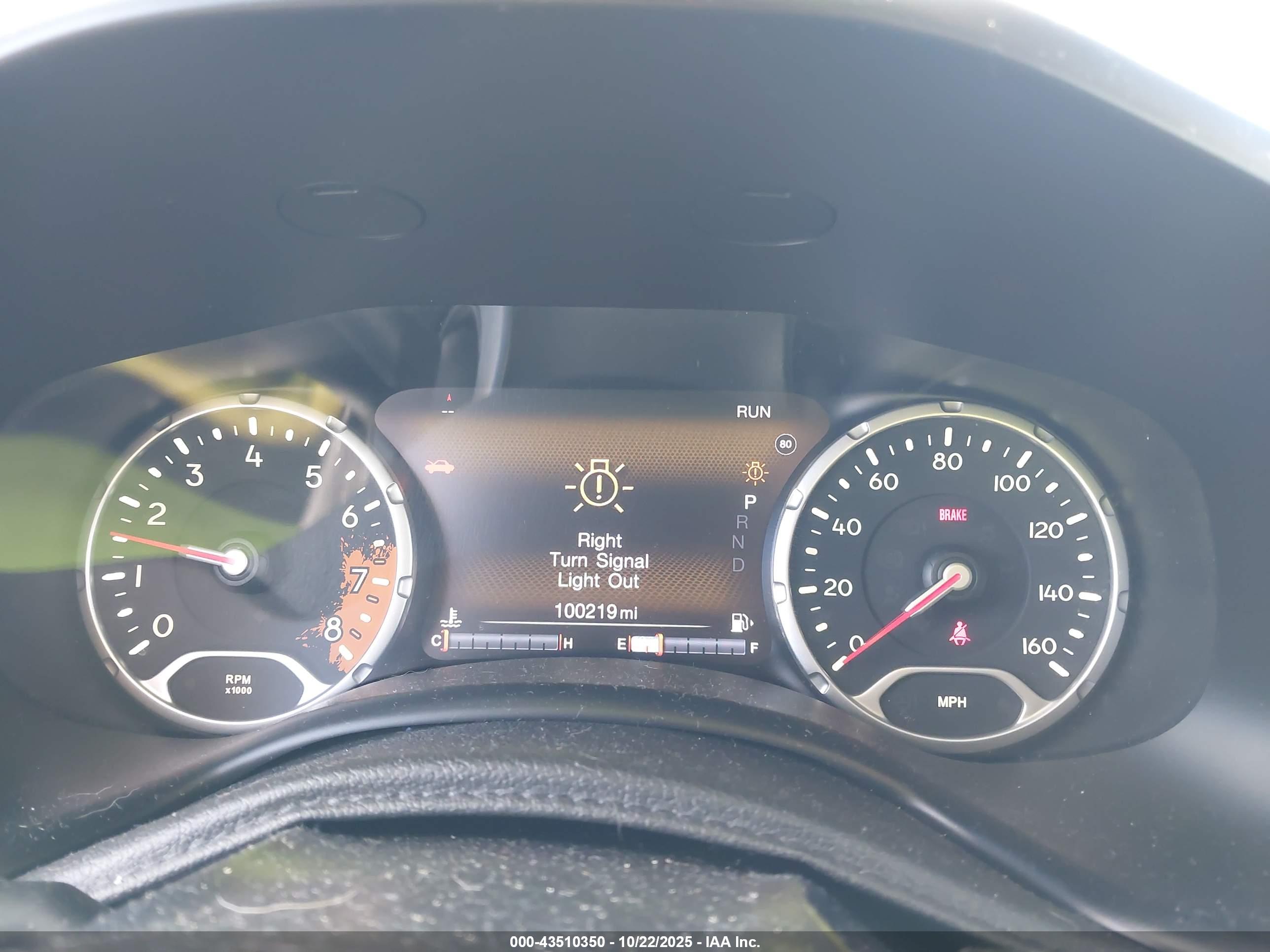 JEEP RENEGADE image 7