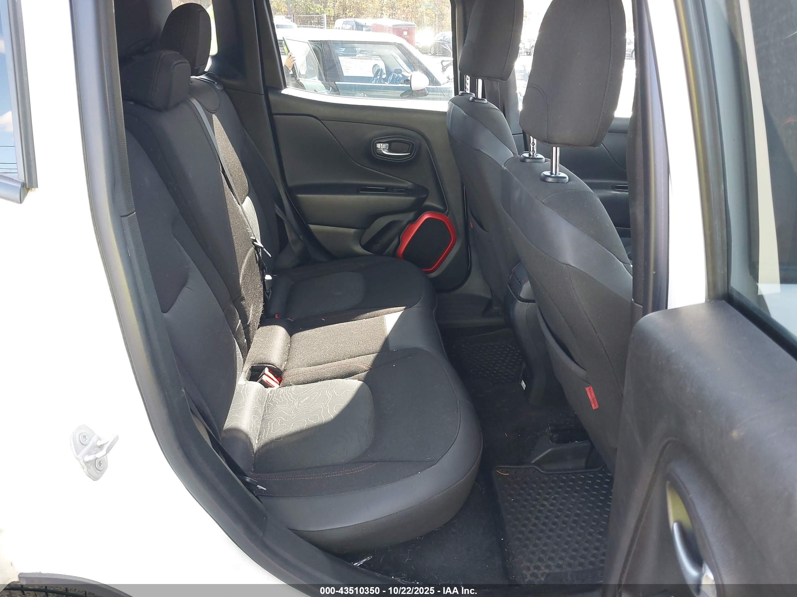 JEEP RENEGADE image 8