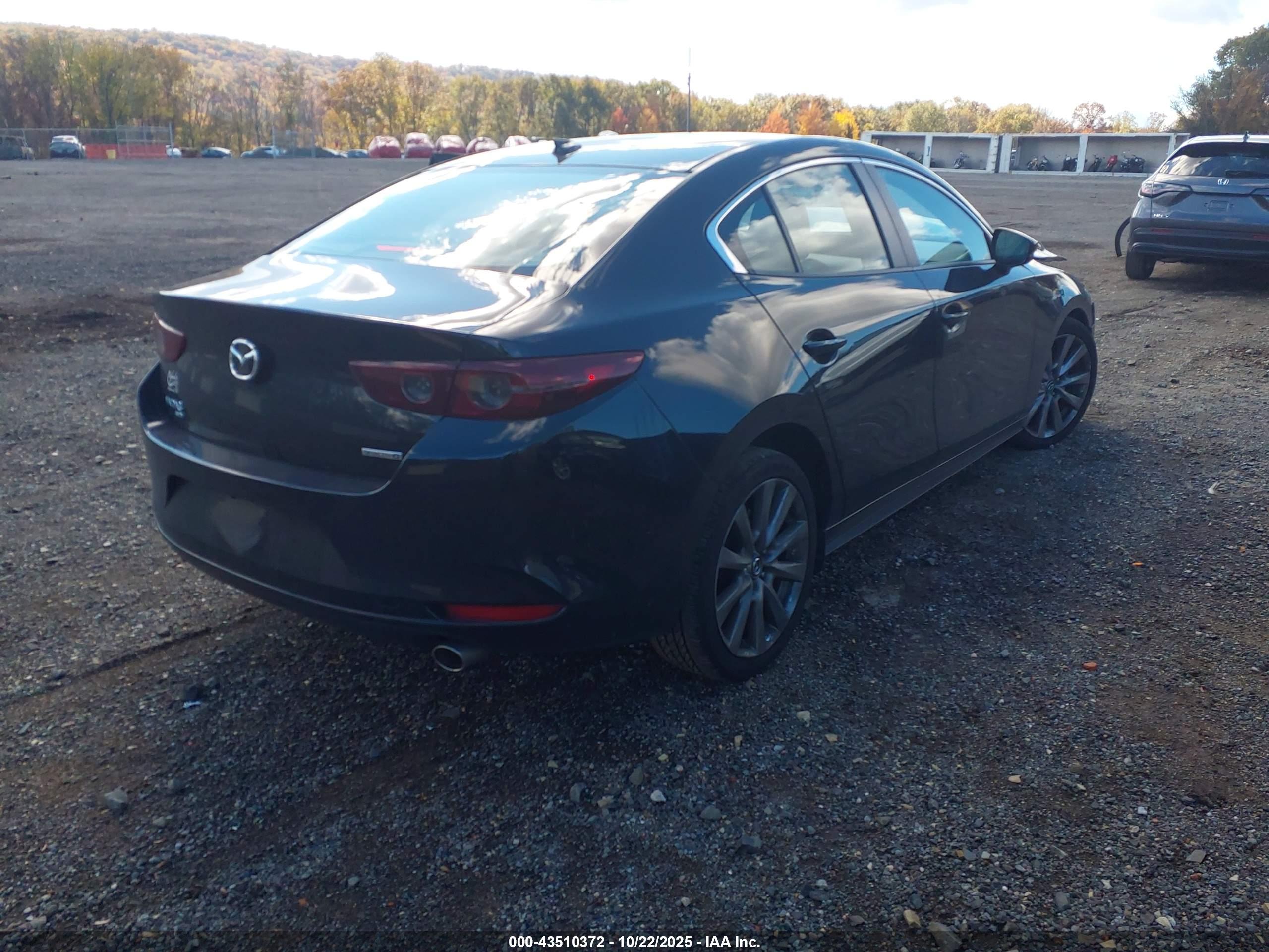 MAZDA MAZDA3 image 4