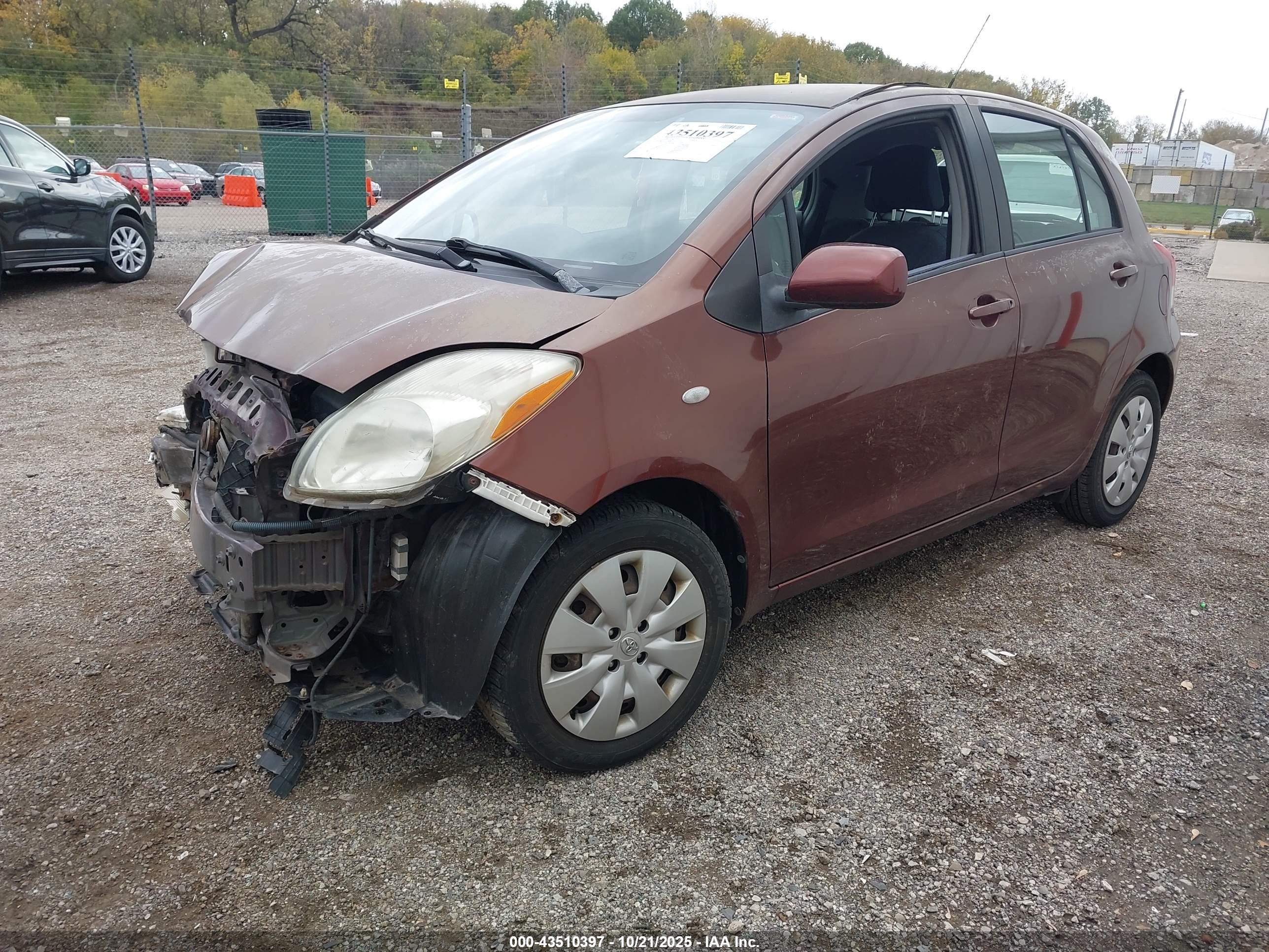 TOYOTA YARIS image 2