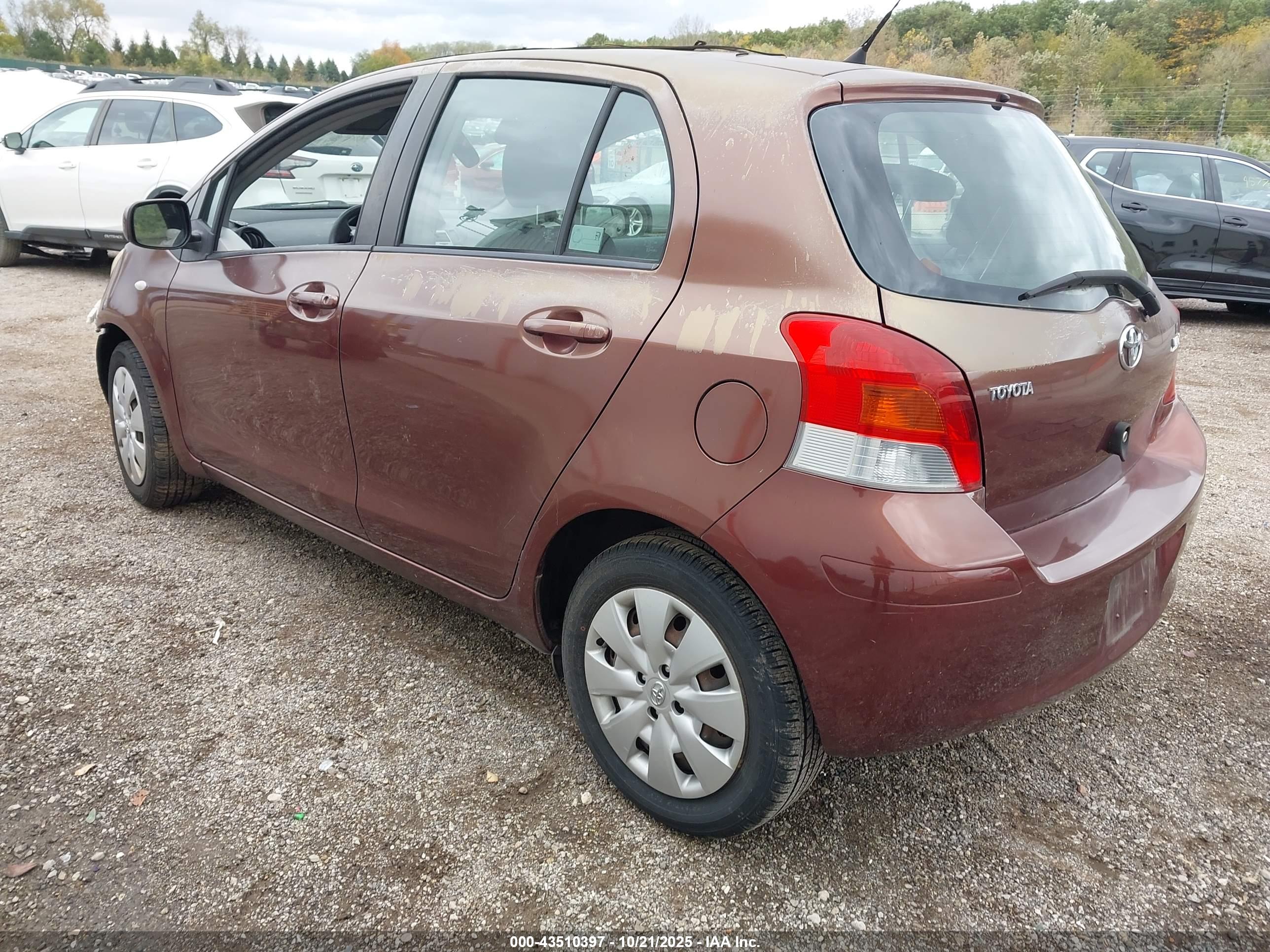 TOYOTA YARIS image 3