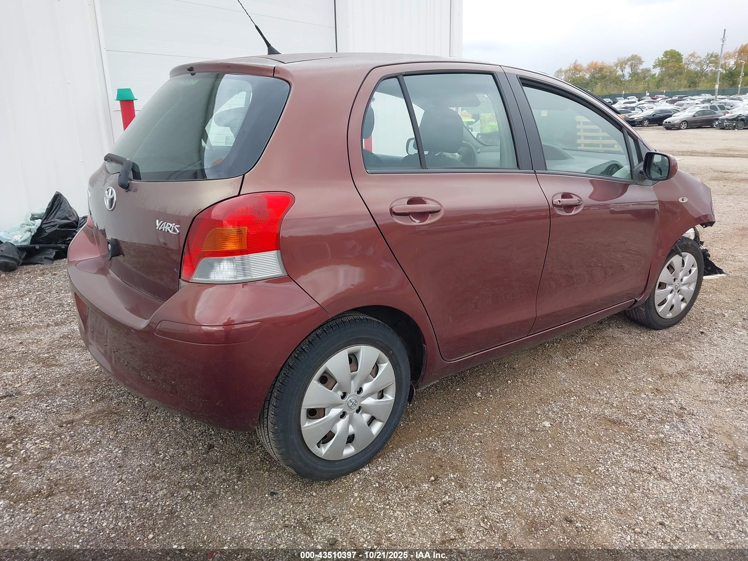 TOYOTA YARIS image 4