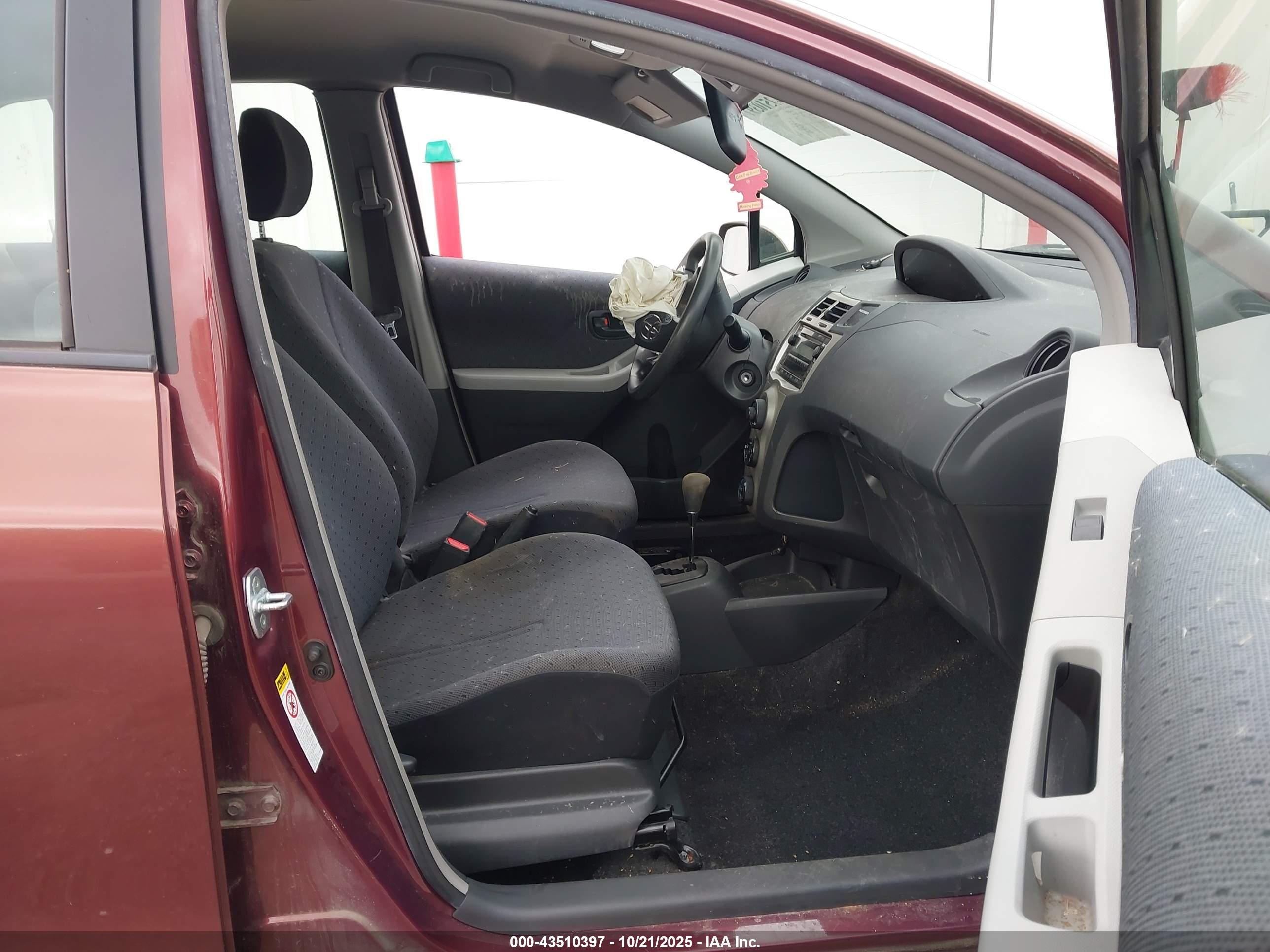 TOYOTA YARIS image 5