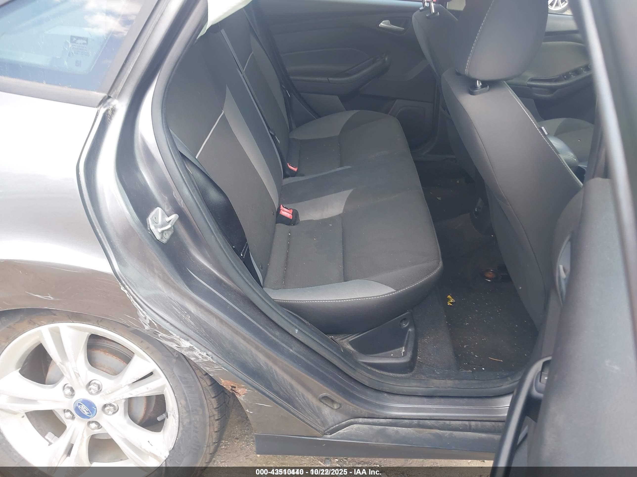 FORD FOCUS image 8