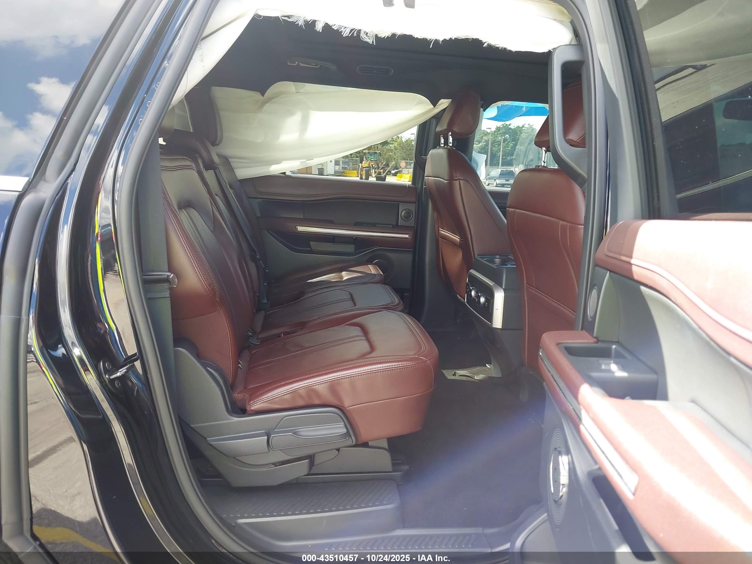 FORD EXPEDITION image 8