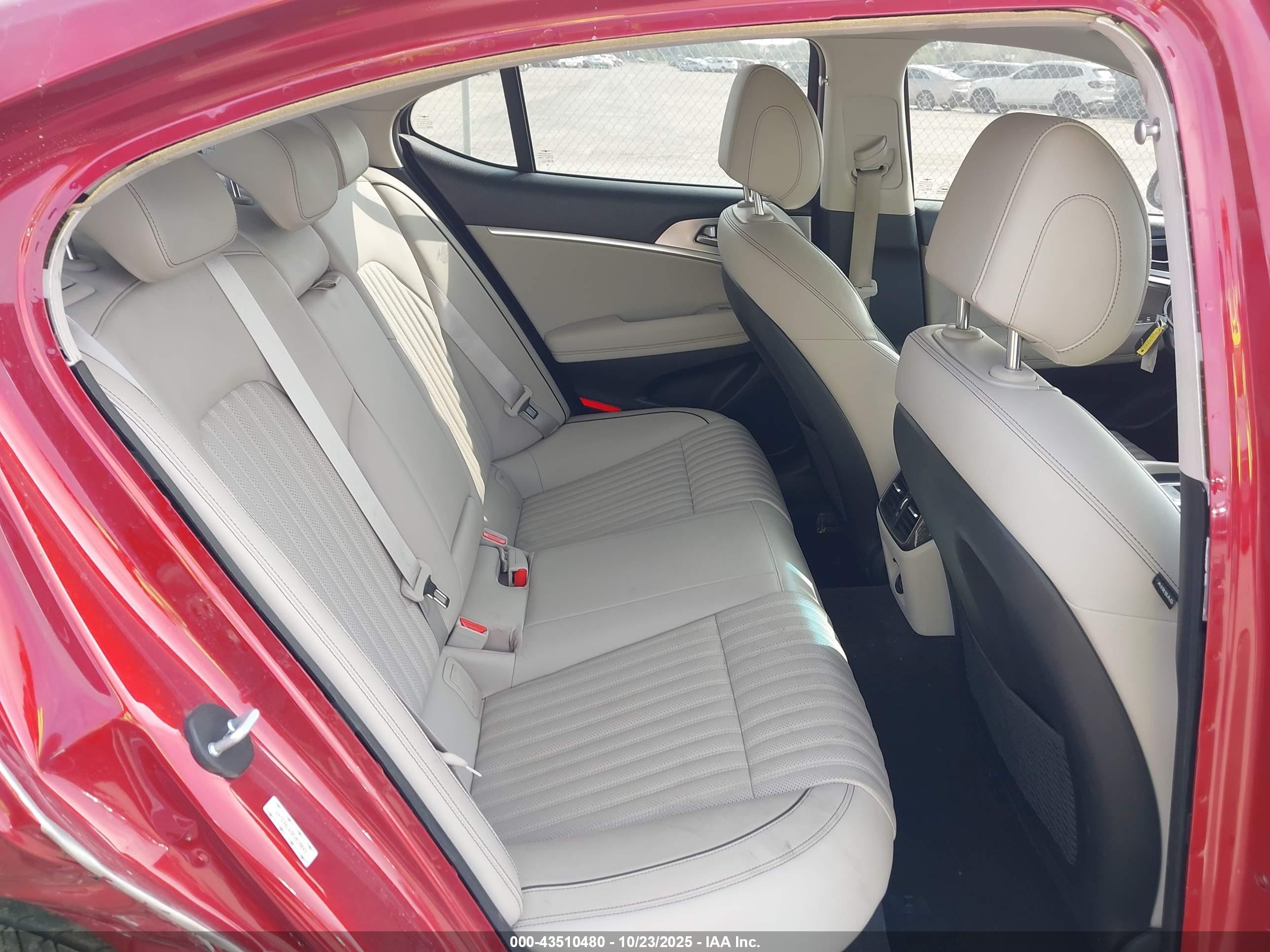 GENESIS G70 image 8