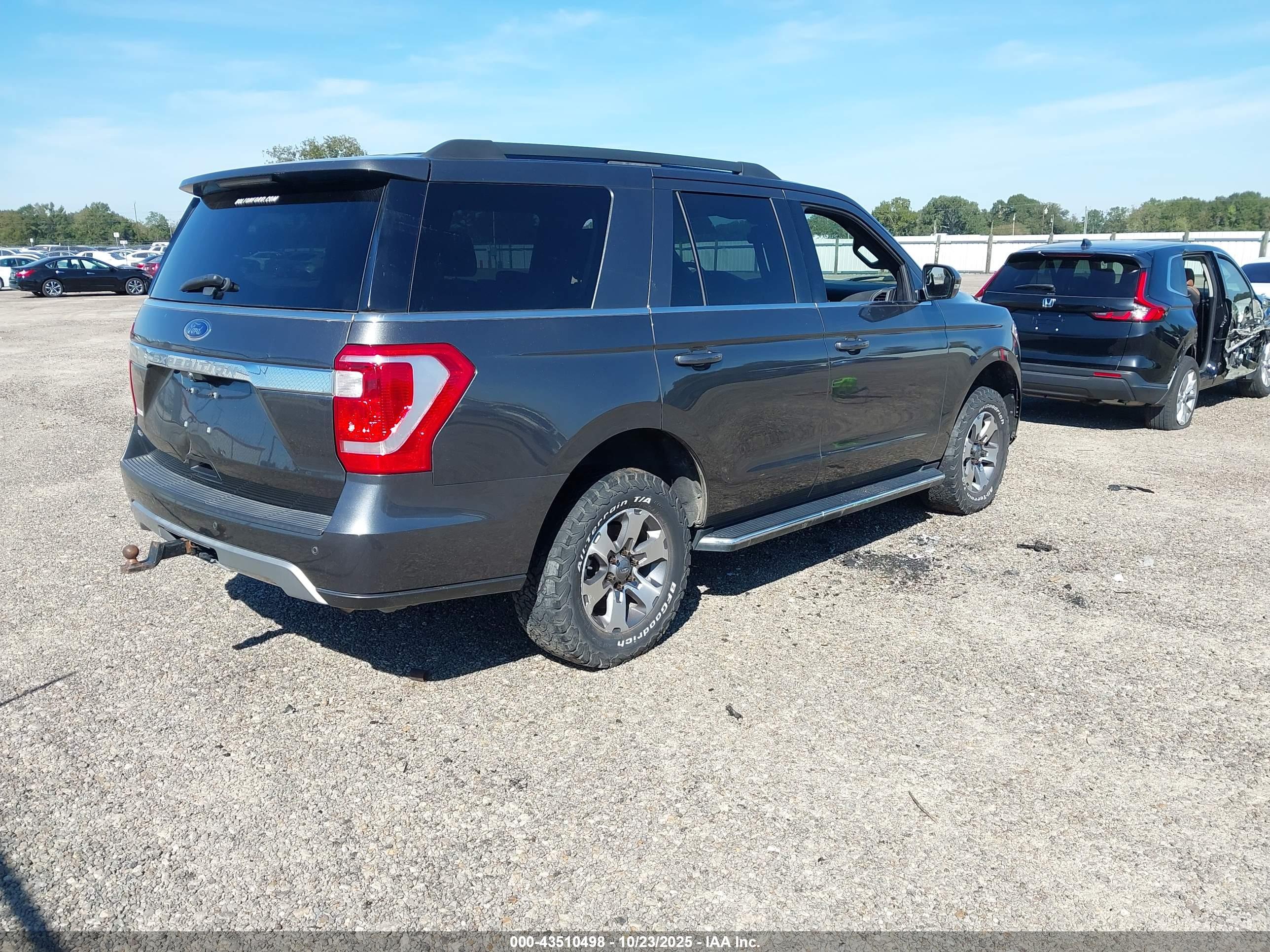 FORD EXPEDITION image 4