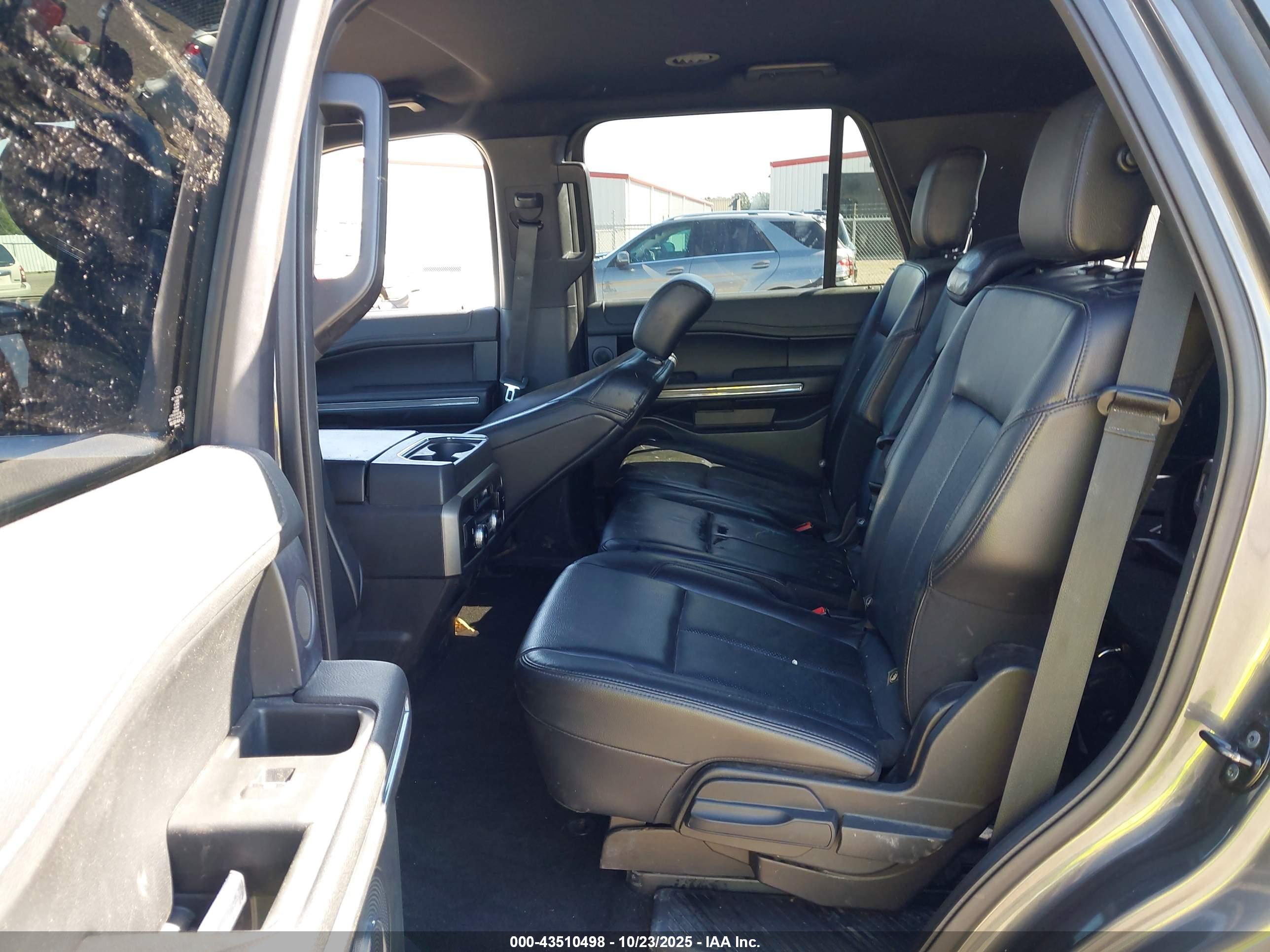 FORD EXPEDITION image 8