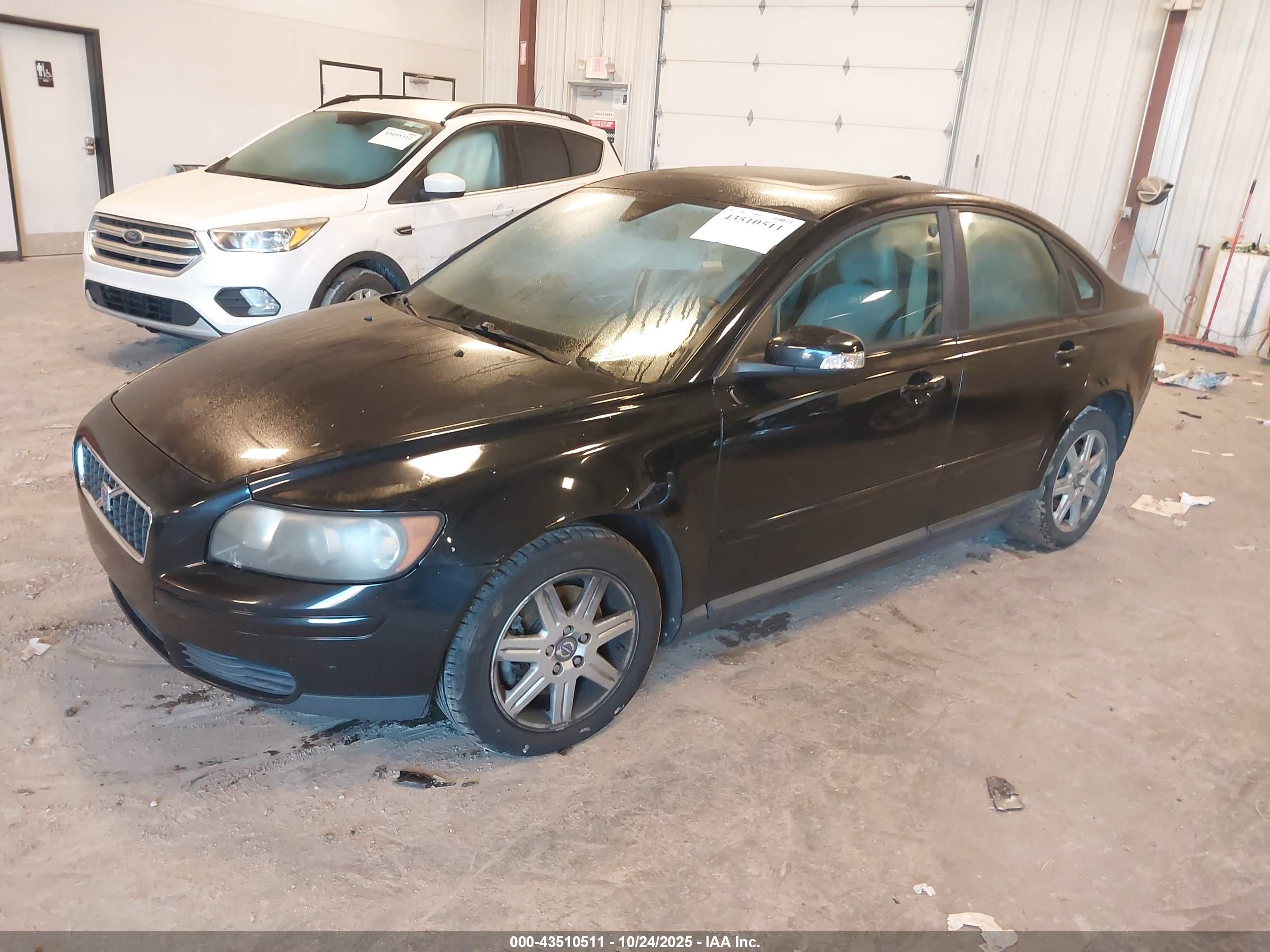 VOLVO S40 image 2