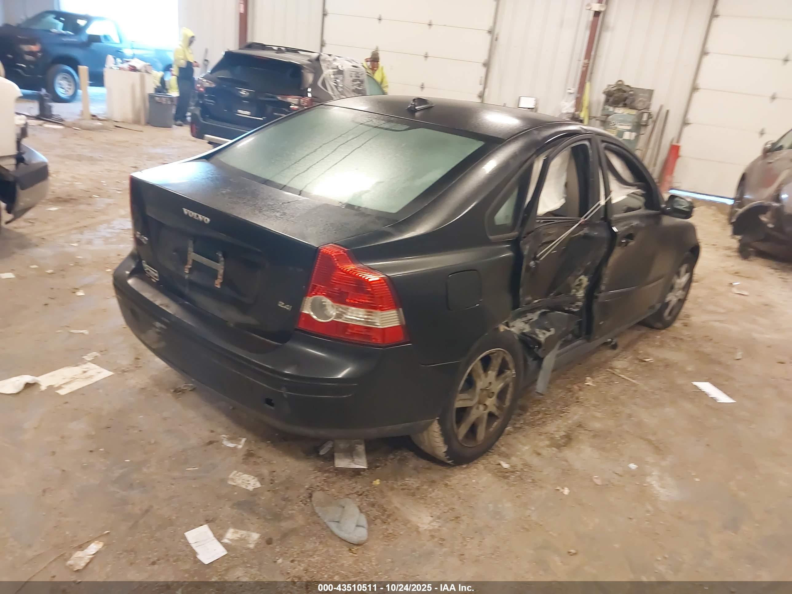 VOLVO S40 image 4