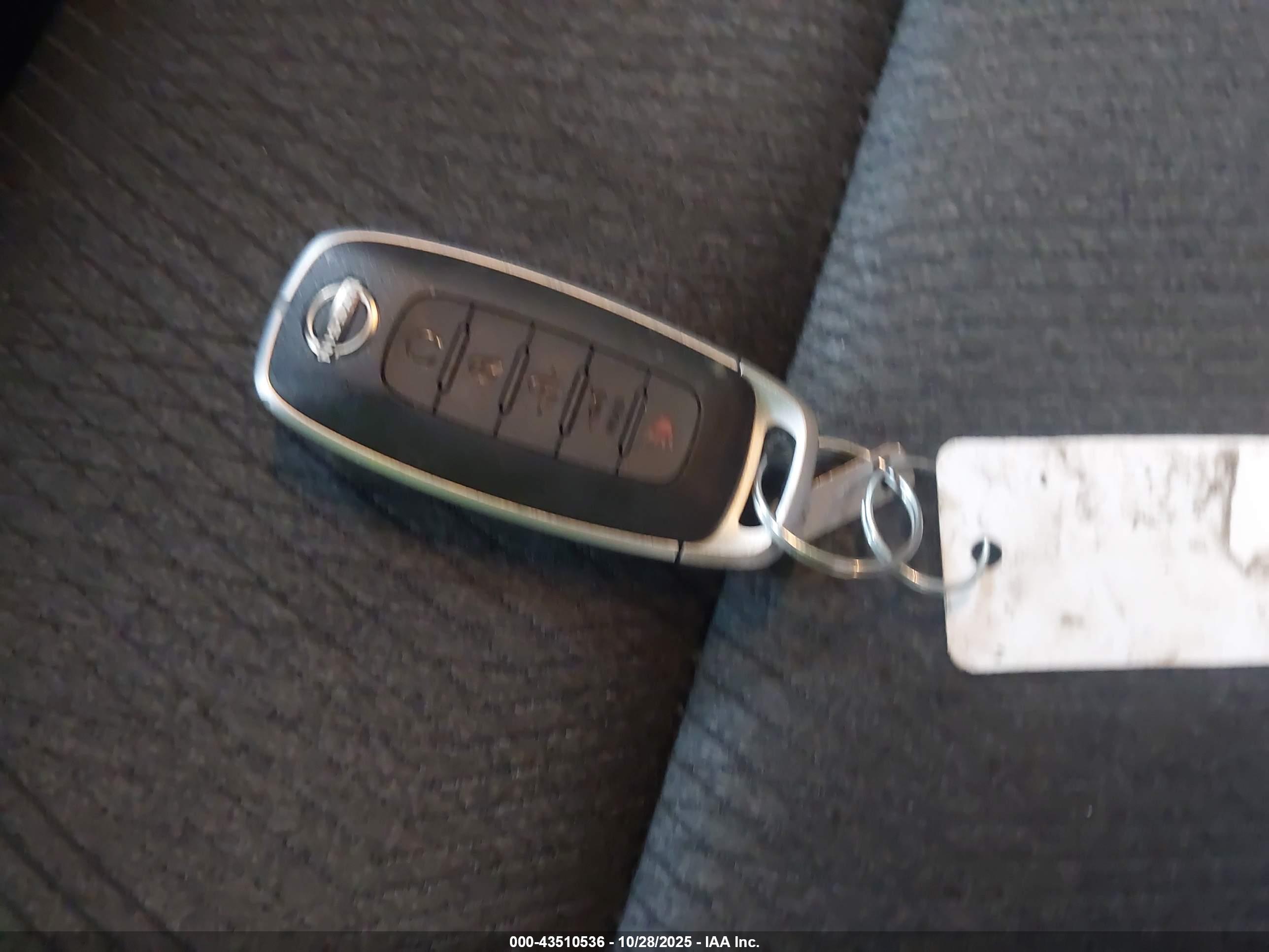 NISSAN ROGUE image 11