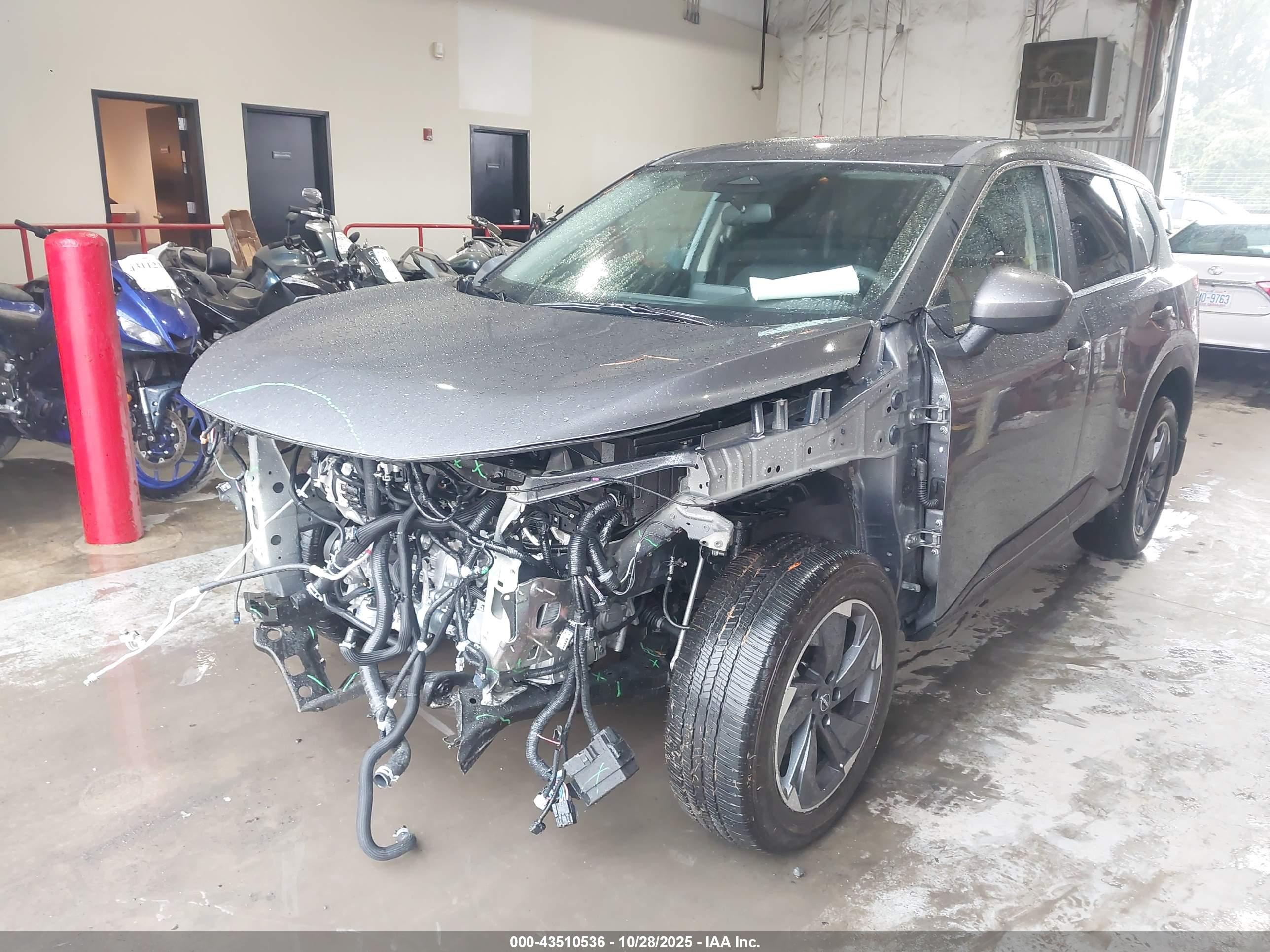 NISSAN ROGUE image 2