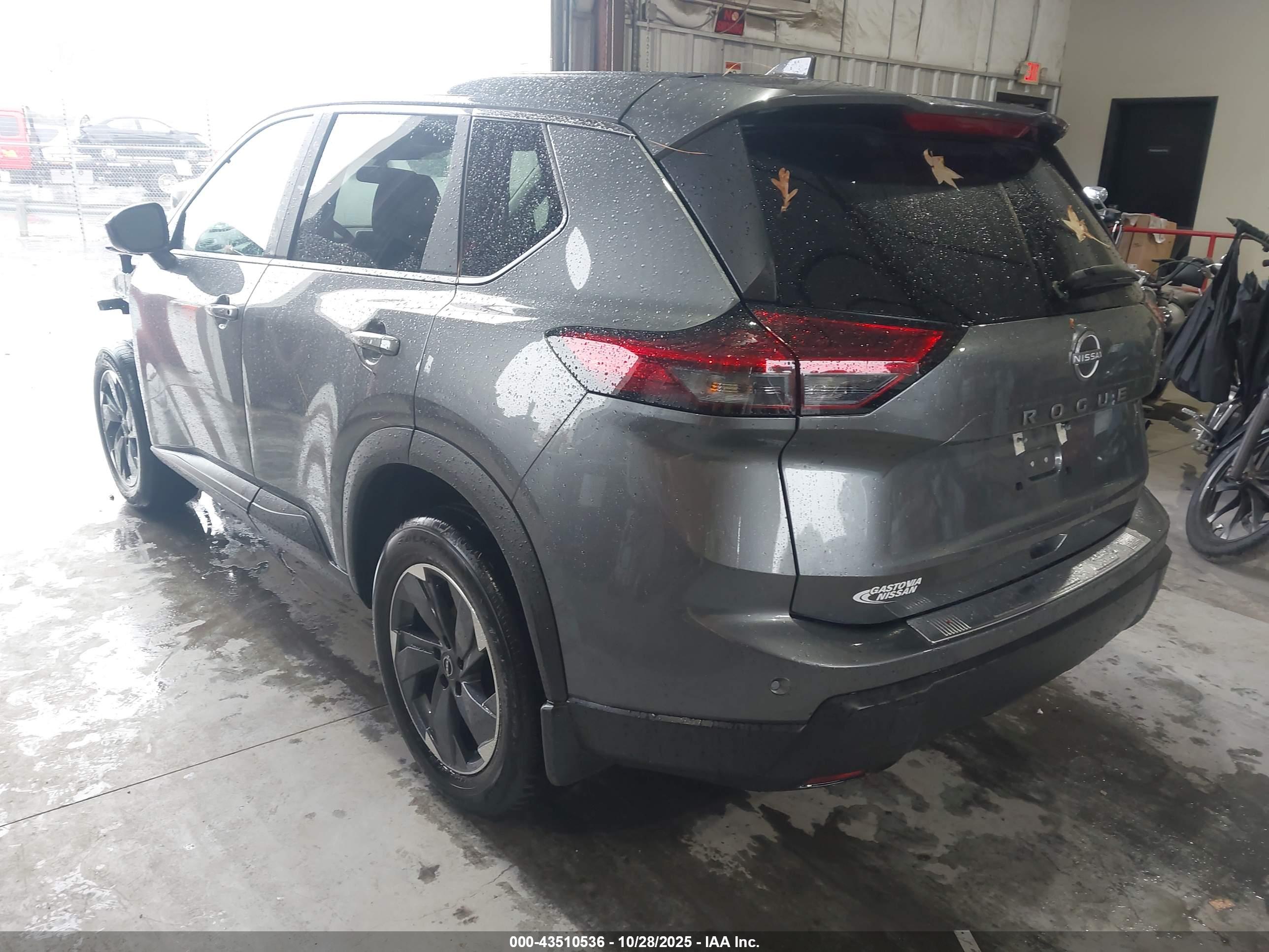 NISSAN ROGUE image 3